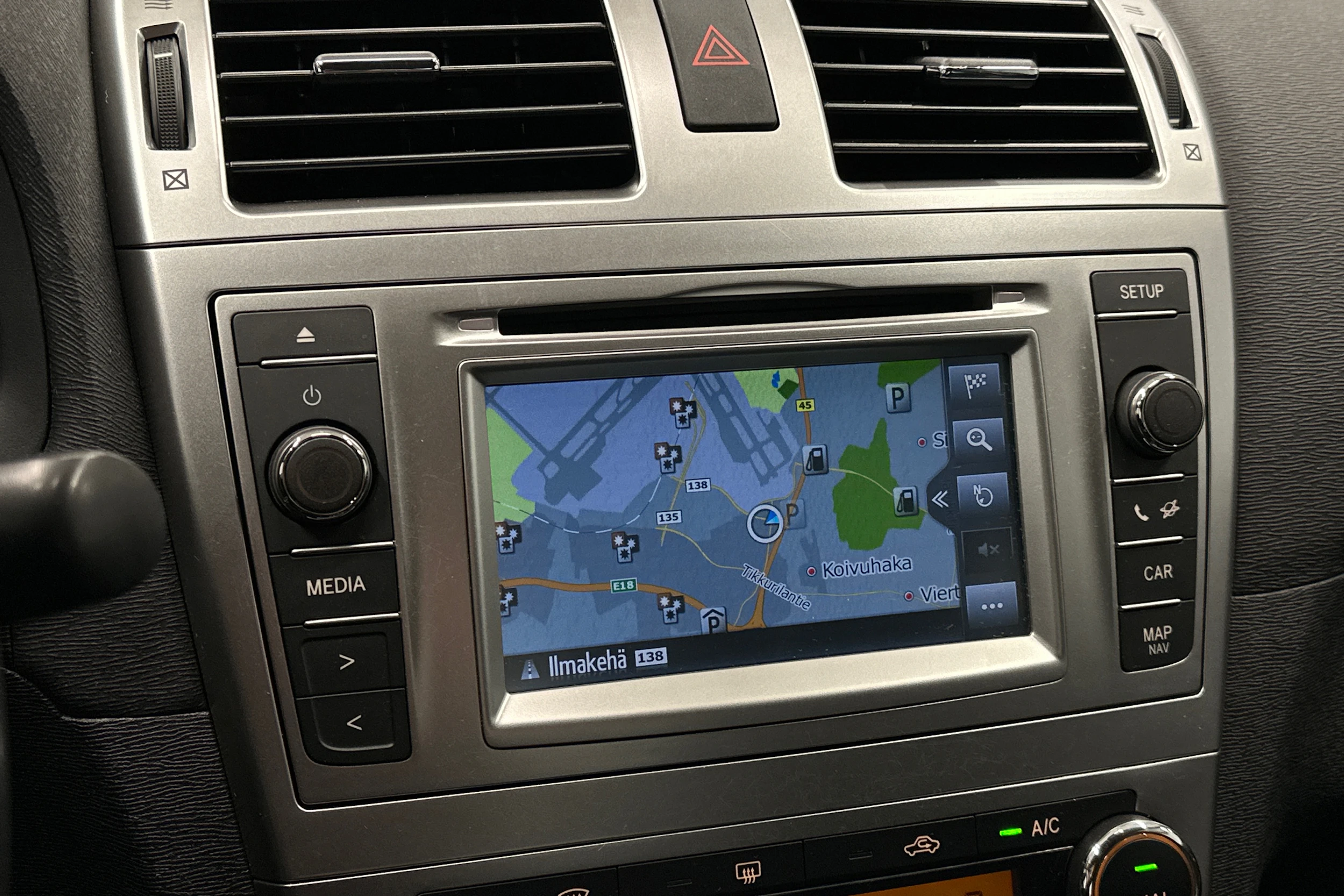 valkoinen Toyota Avensis 2014 kuva 22.