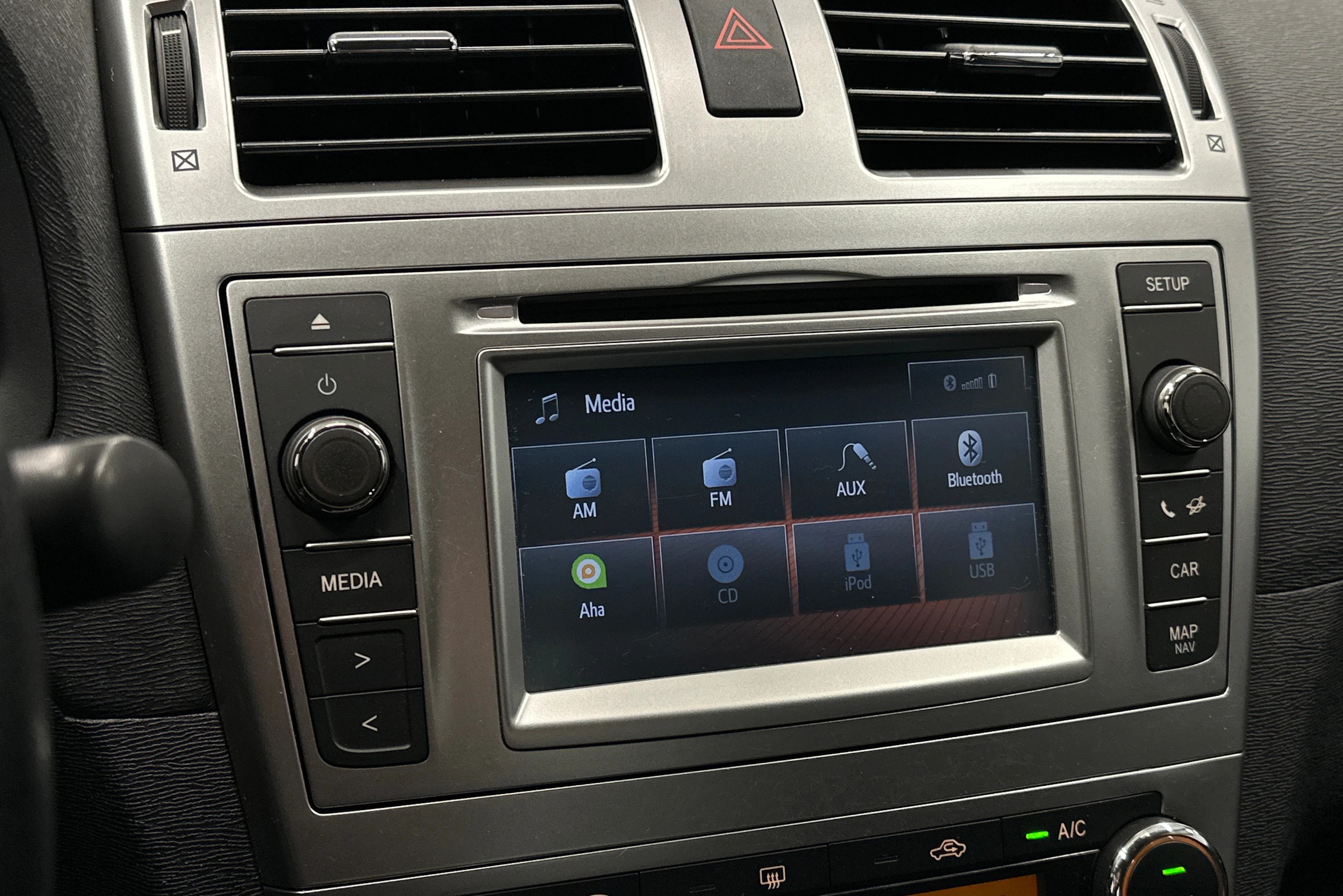 valkoinen Toyota Avensis 2014 kuva 23.