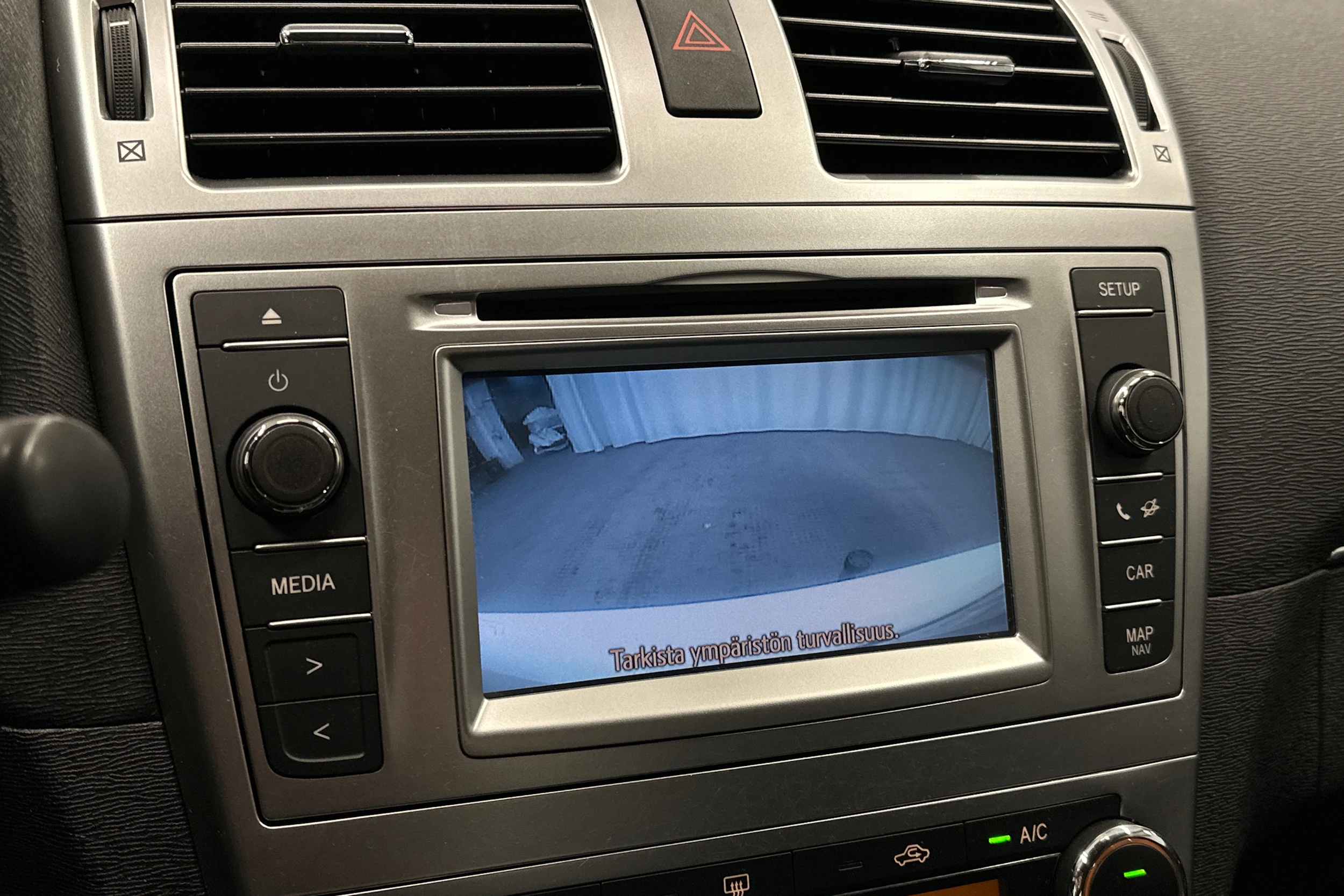 valkoinen Toyota Avensis 2014 kuva 24.