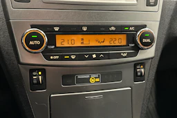 valkoinen Toyota Avensis 2014 kuva 25.