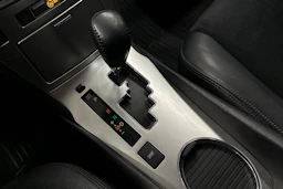 valkoinen Toyota Avensis 2014 kuva 26.