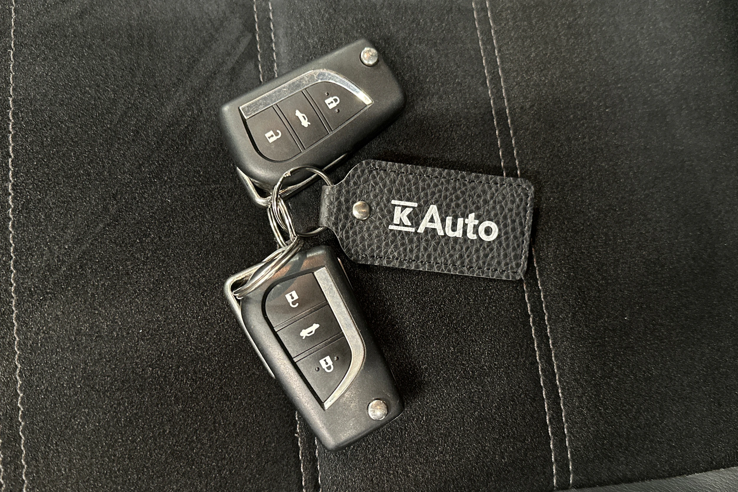 valkoinen Toyota Avensis 2014 kuva 27.