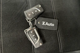 valkoinen Toyota Avensis 2014 kuva 27.