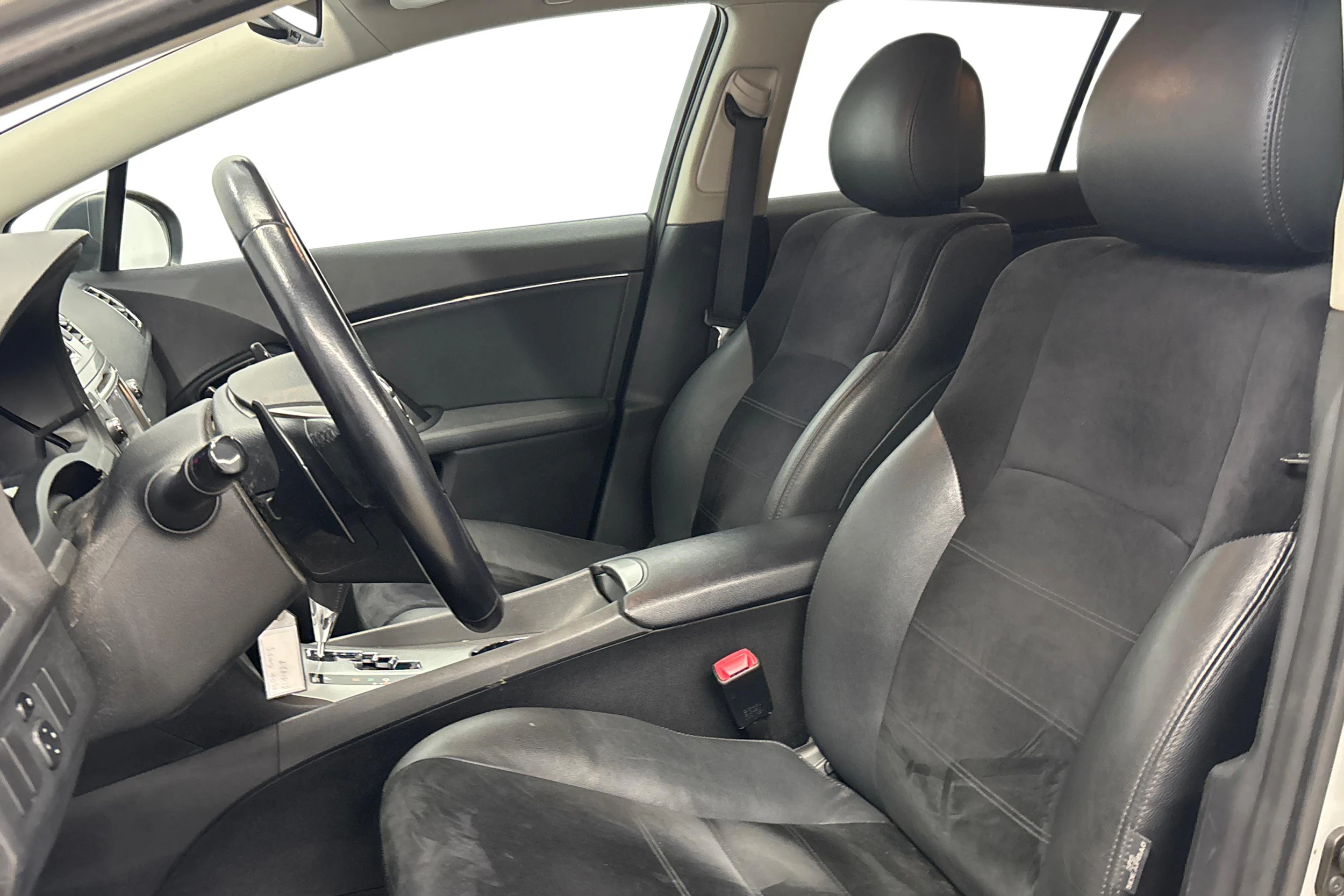hopea Toyota Avensis 2014 kuva 9.