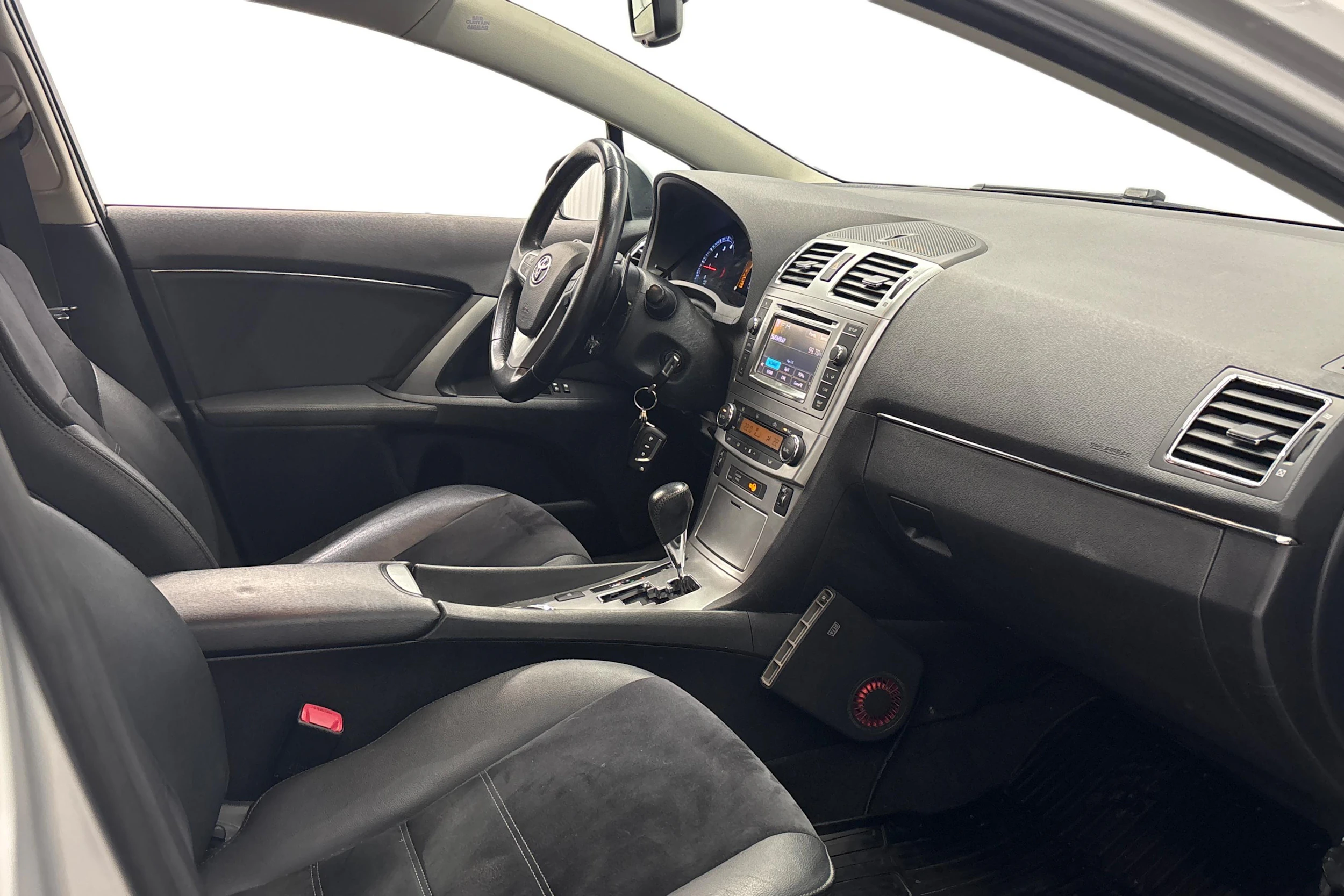 hopea Toyota Avensis 2014 kuva 11.