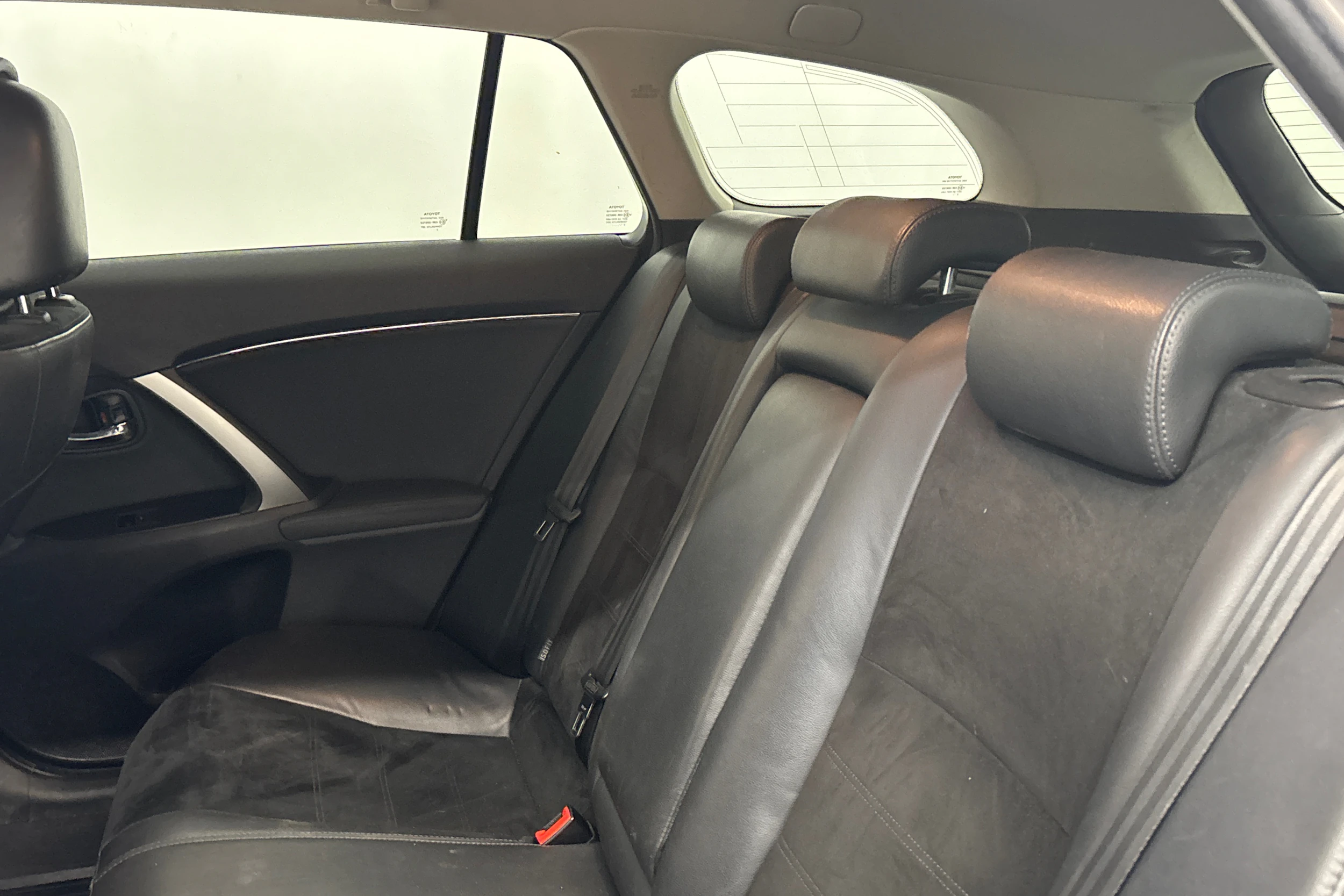 hopea Toyota Avensis 2014 kuva 13.