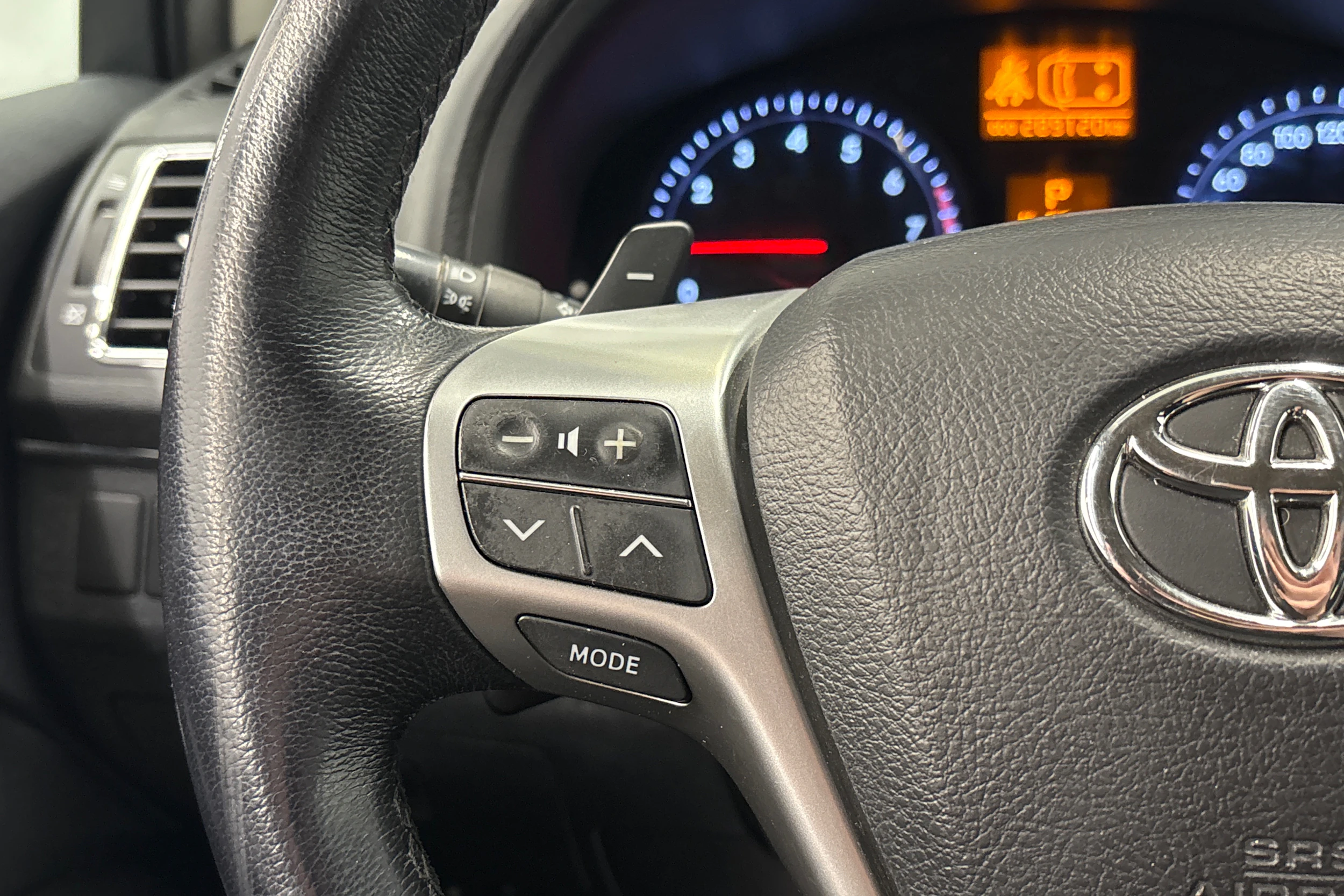 hopea Toyota Avensis 2014 kuva 18.