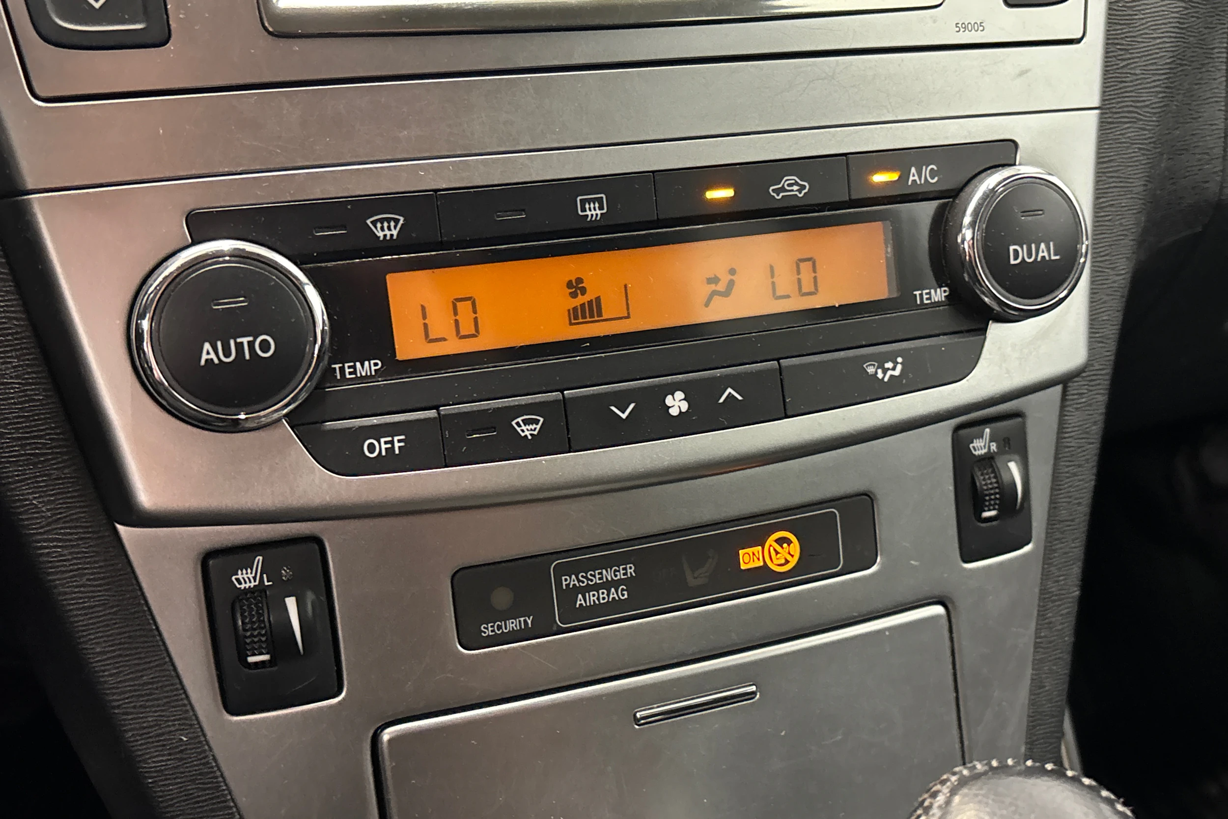 hopea Toyota Avensis 2014 kuva 25.