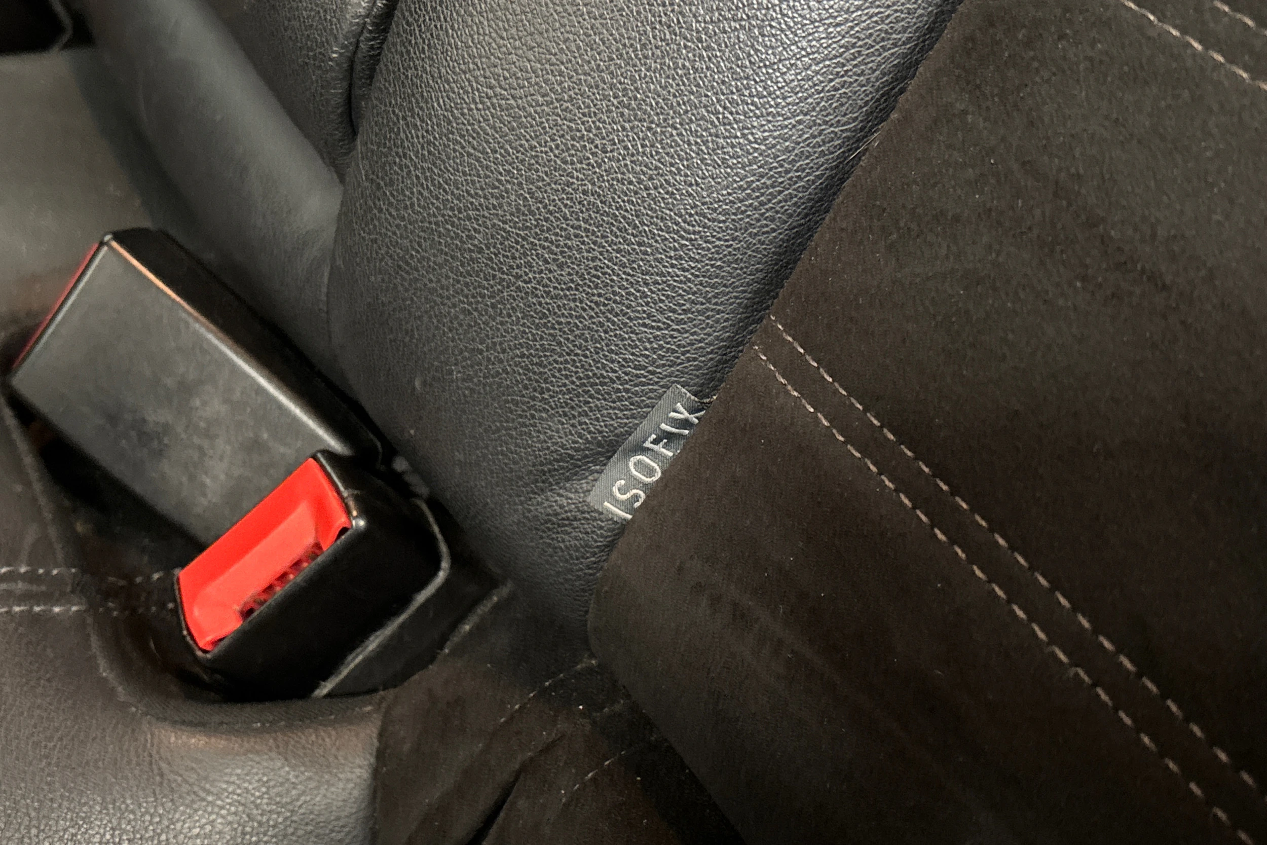 hopea Toyota Avensis 2014 kuva 32.