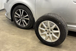 hopea Toyota Avensis 2014 kuva 34.