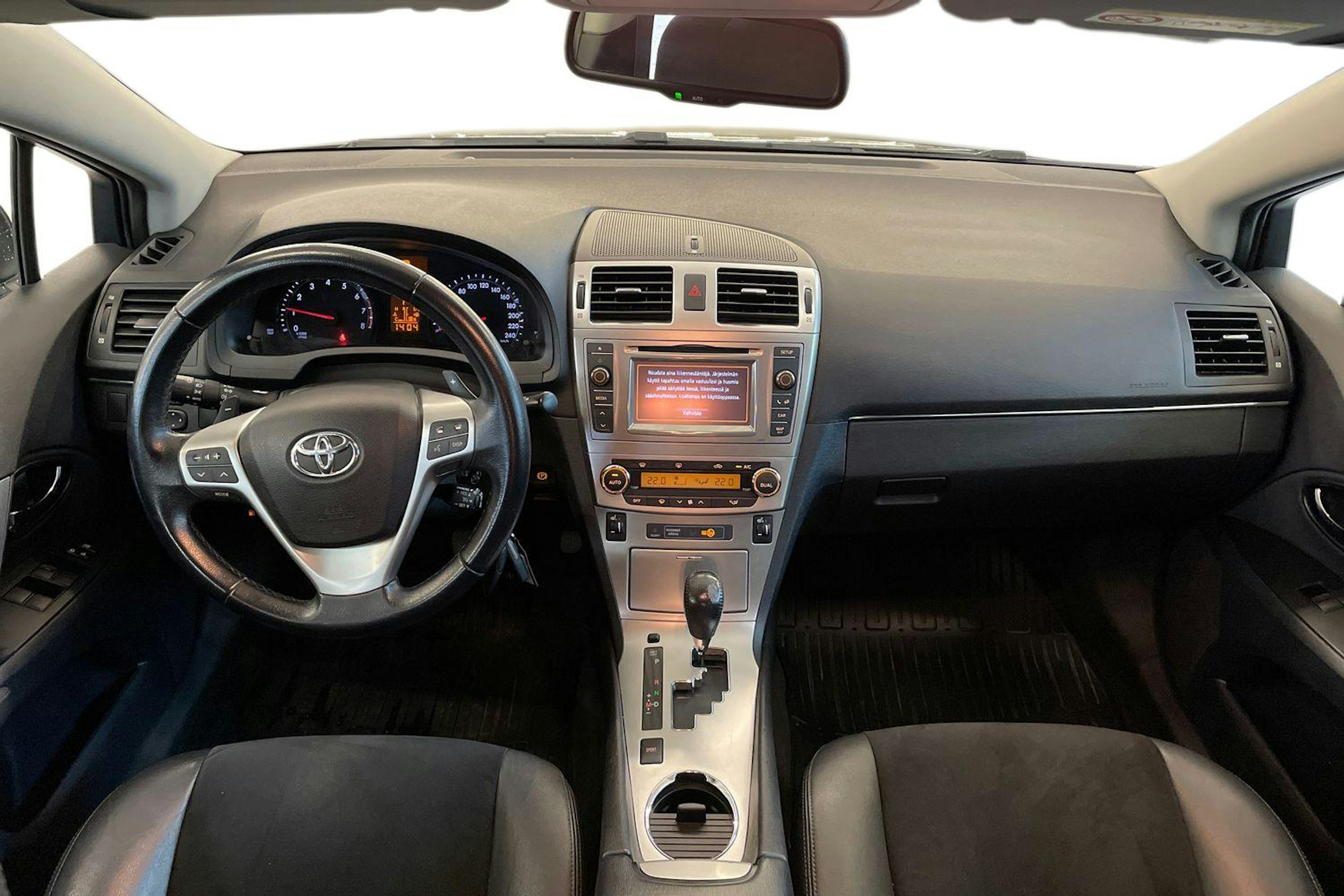 Musta Toyota AVENSIS 2014 kuva 9.