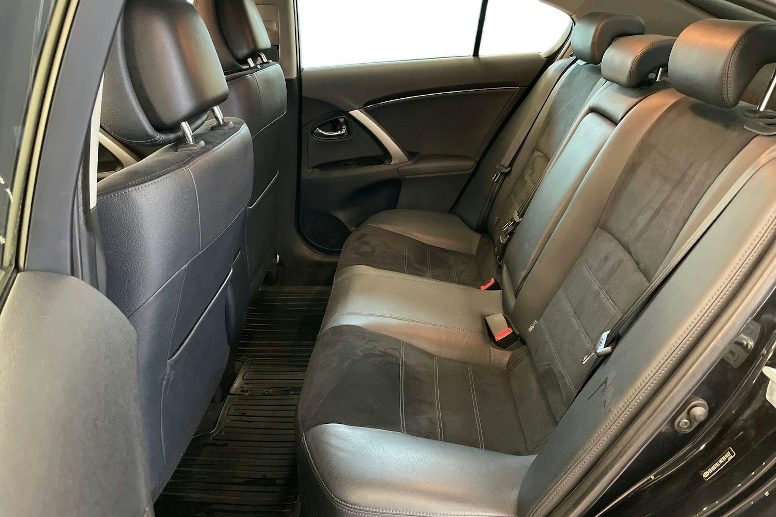 Musta Toyota AVENSIS 2014 kuva 10.