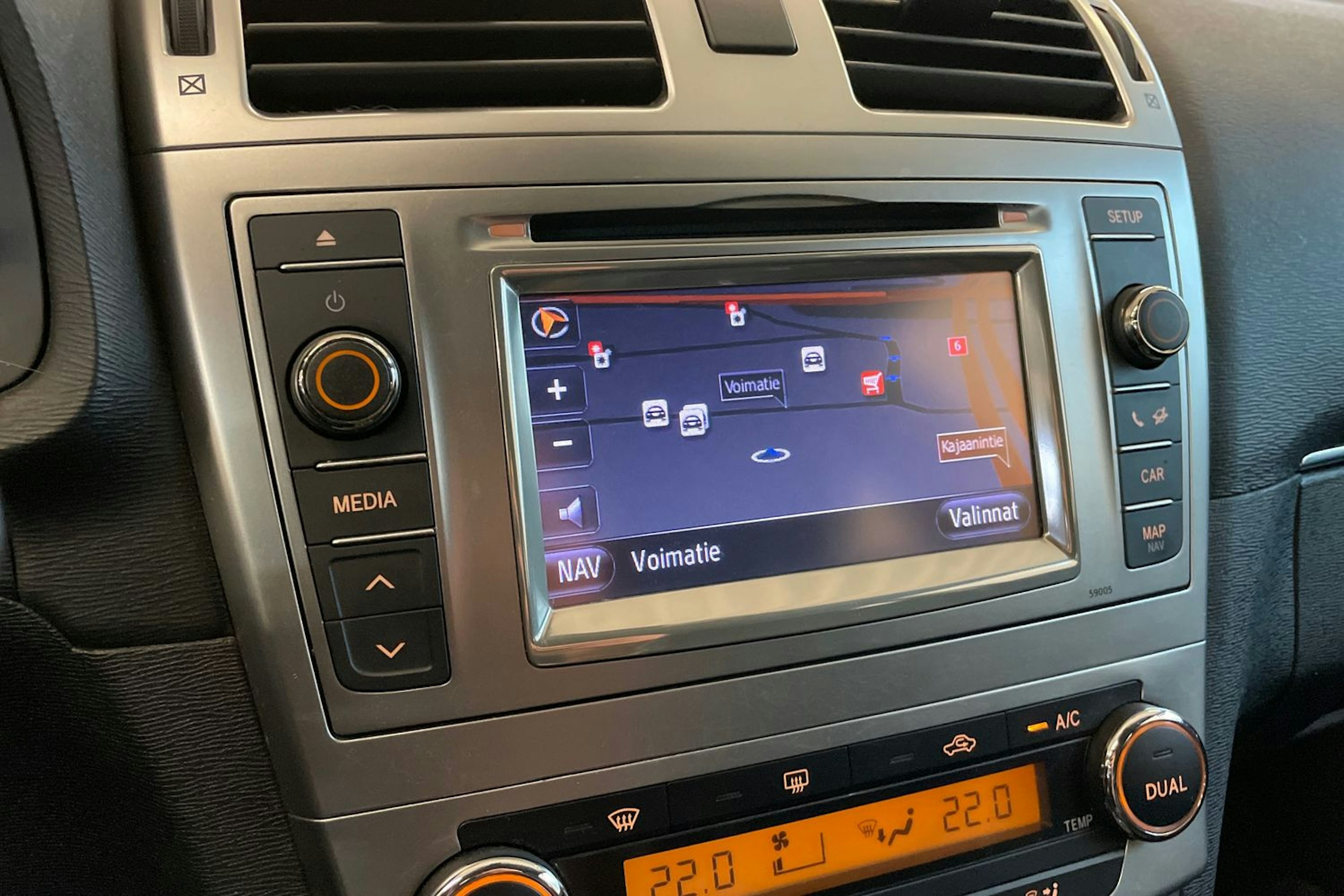 Musta Toyota AVENSIS 2014 kuva 17.