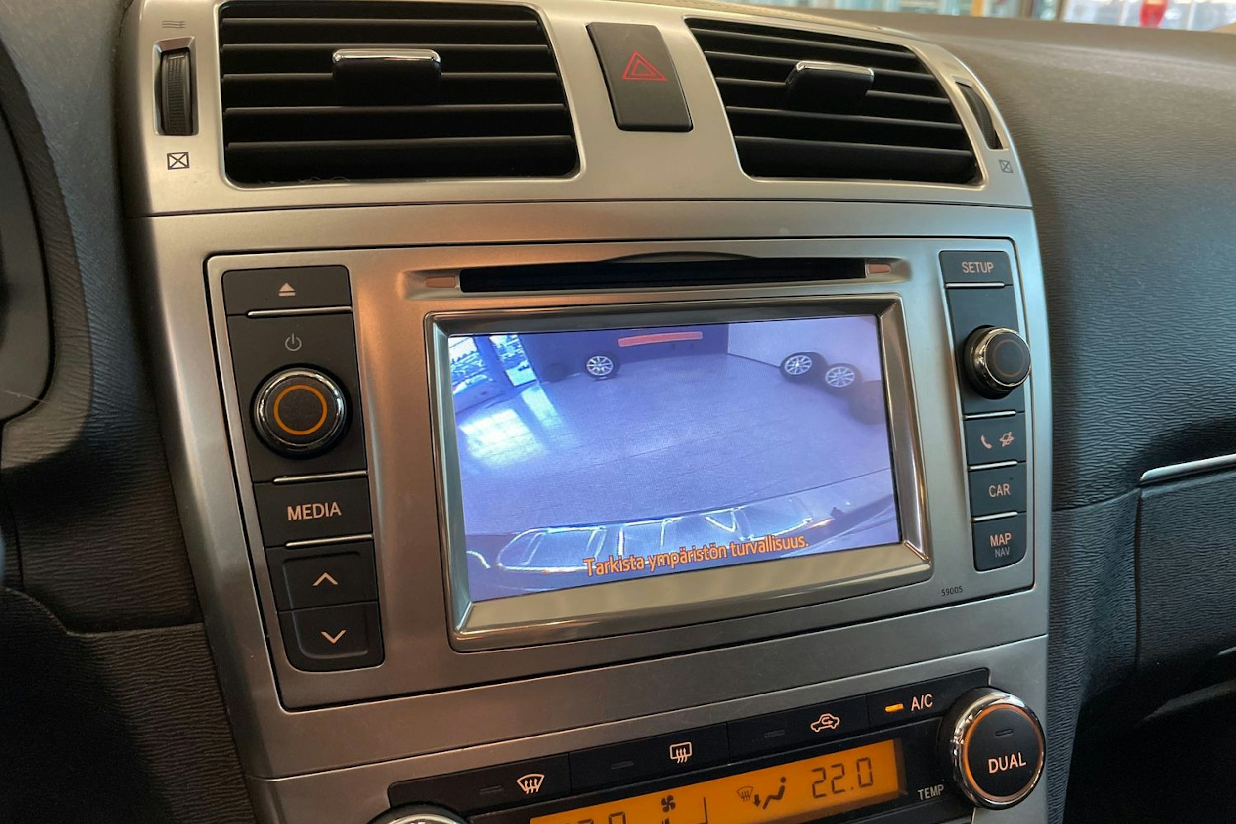 Musta Toyota AVENSIS 2014 kuva 18.