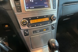 Musta Toyota AVENSIS 2014 kuva 19.