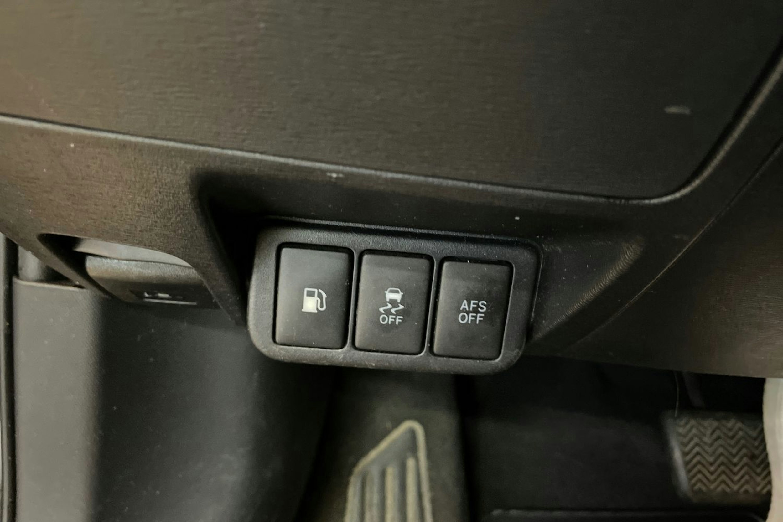 Musta Toyota AVENSIS 2014 kuva 20.