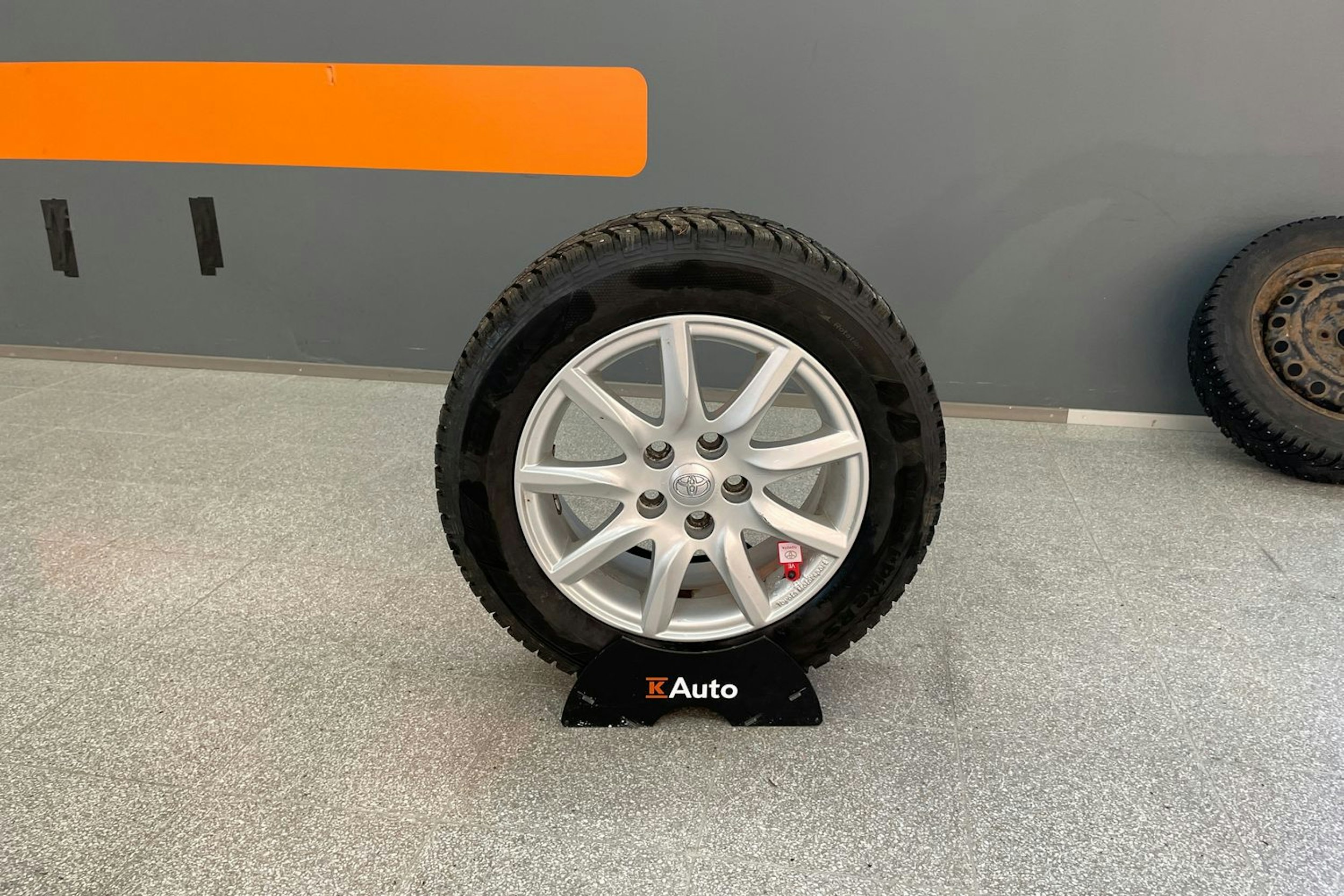 Musta Toyota AVENSIS 2014 kuva 24.