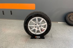 Musta Toyota AVENSIS 2014 kuva 24.