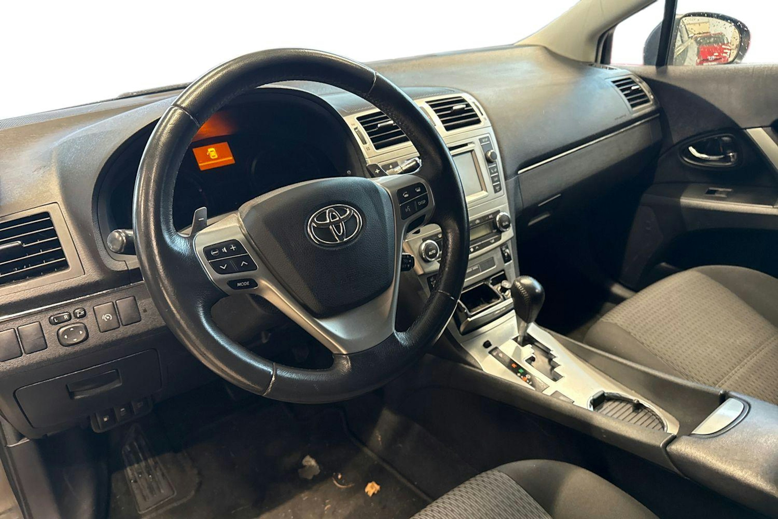 Musta Toyota AVENSIS 2014 kuva 6.