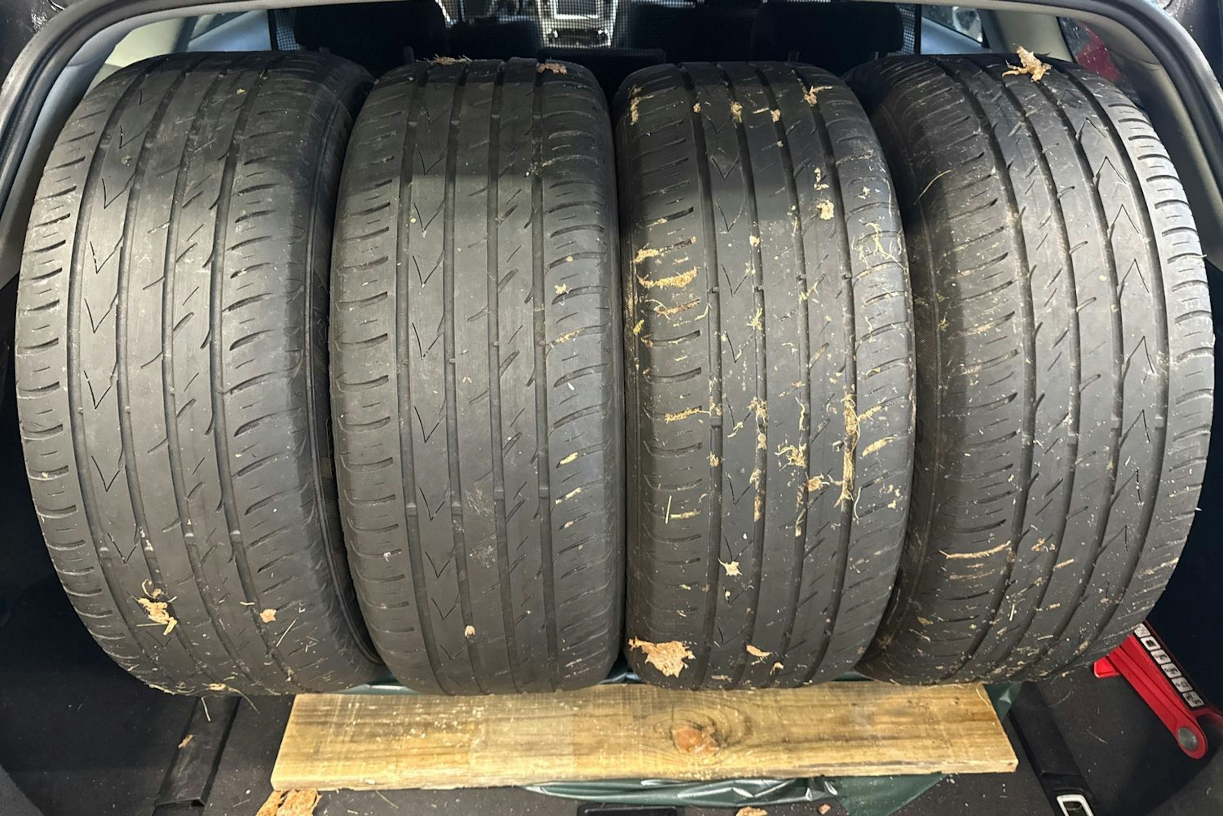 Musta Toyota AVENSIS 2014 kuva 12.