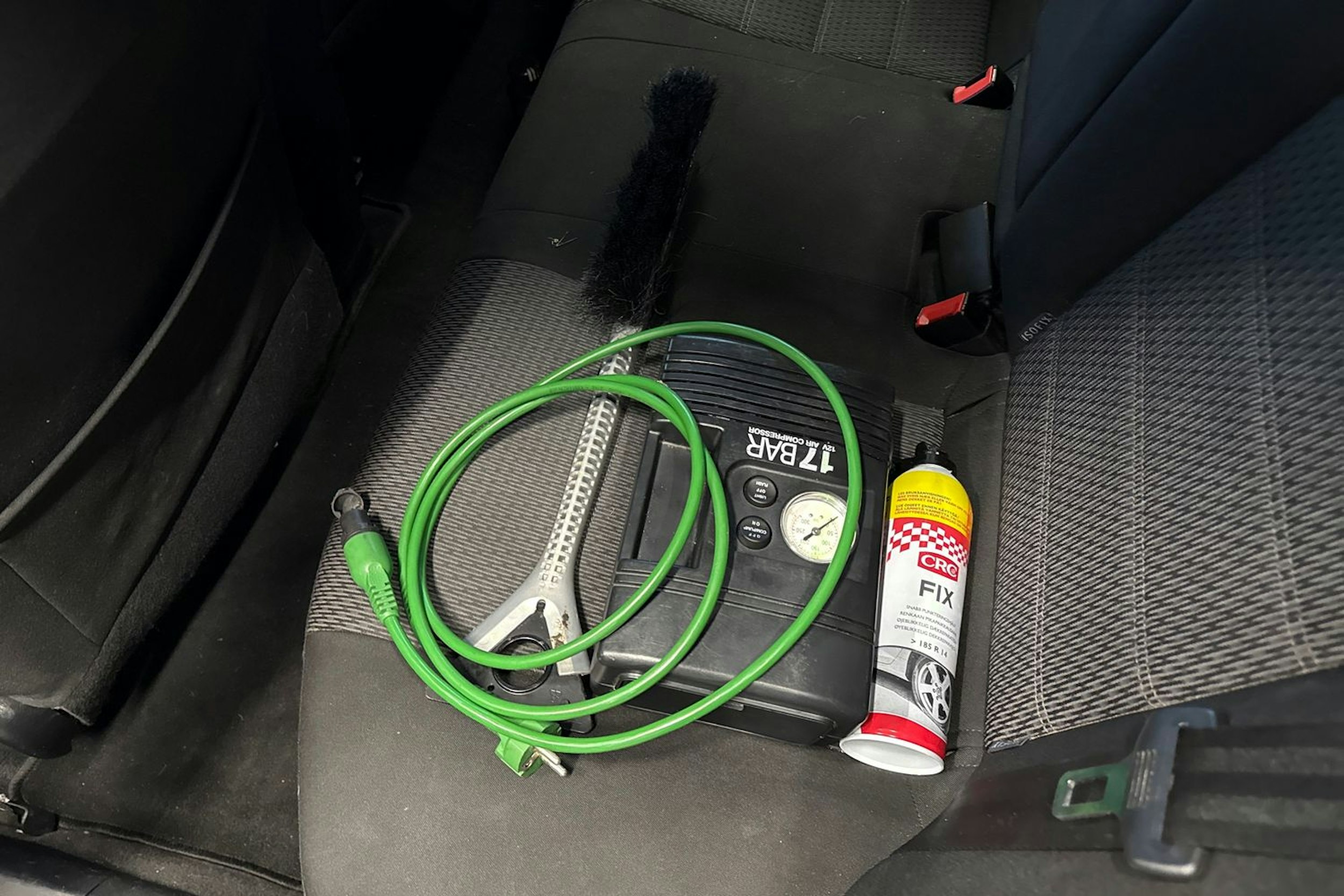 Musta Toyota AVENSIS 2014 kuva 13.