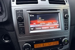 Musta Toyota AVENSIS 2014 kuva 17.