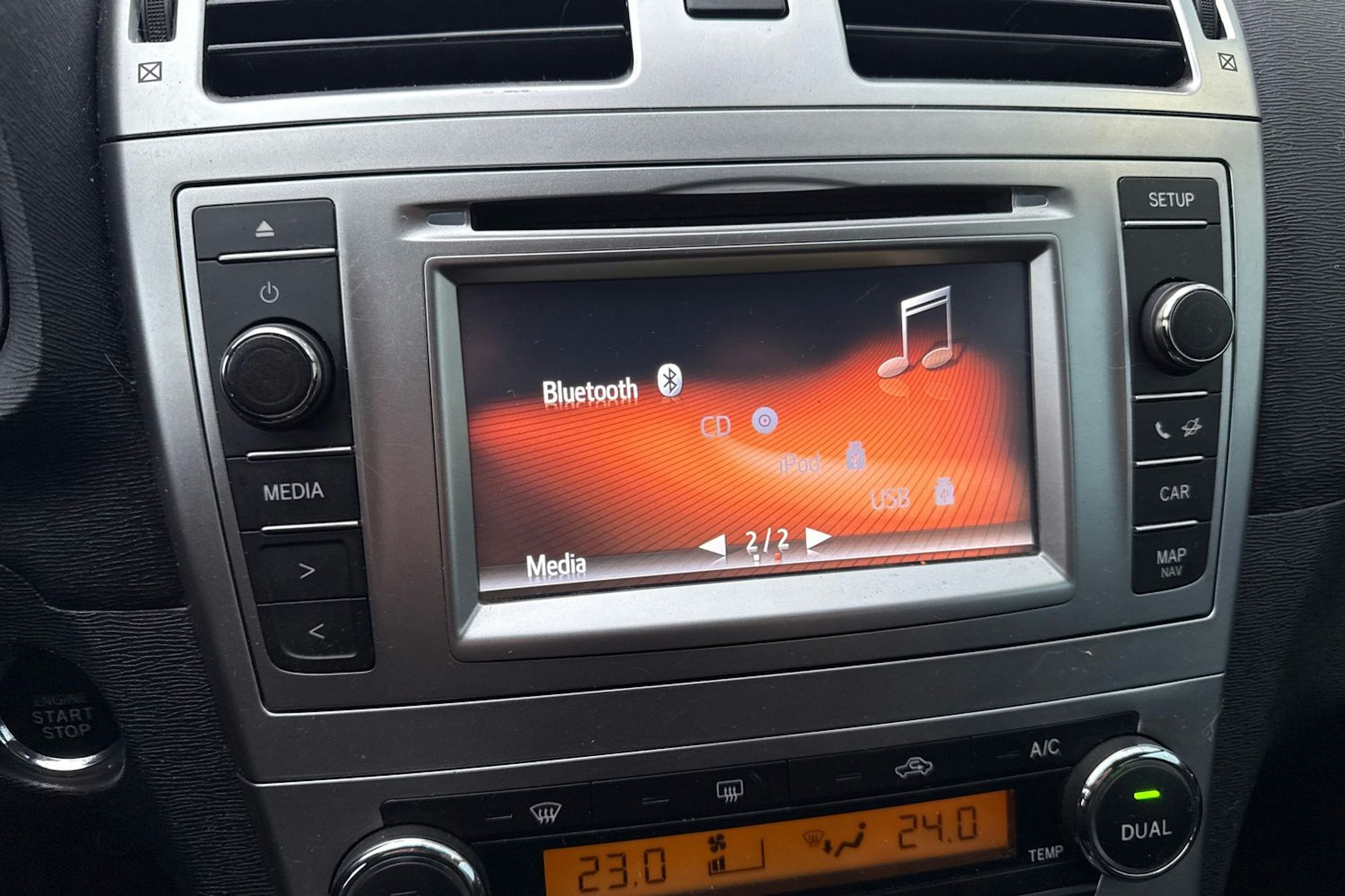 Musta Toyota AVENSIS 2014 kuva 19.