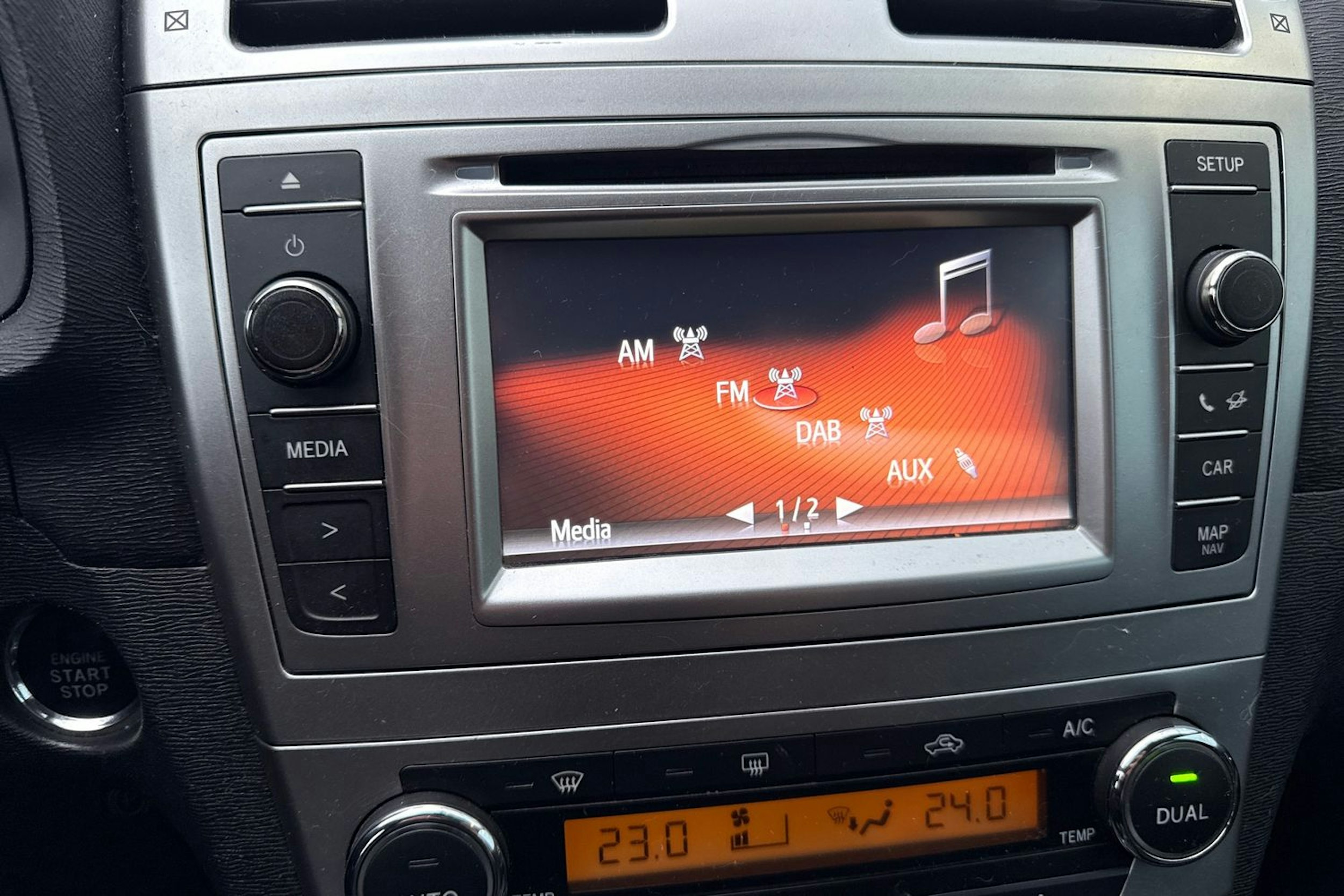 Musta Toyota AVENSIS 2014 kuva 20.