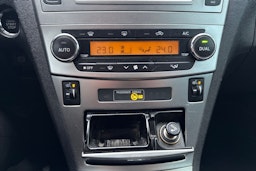 Musta Toyota AVENSIS 2014 kuva 21.