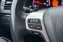 Musta Toyota AVENSIS 2014 kuva 23.