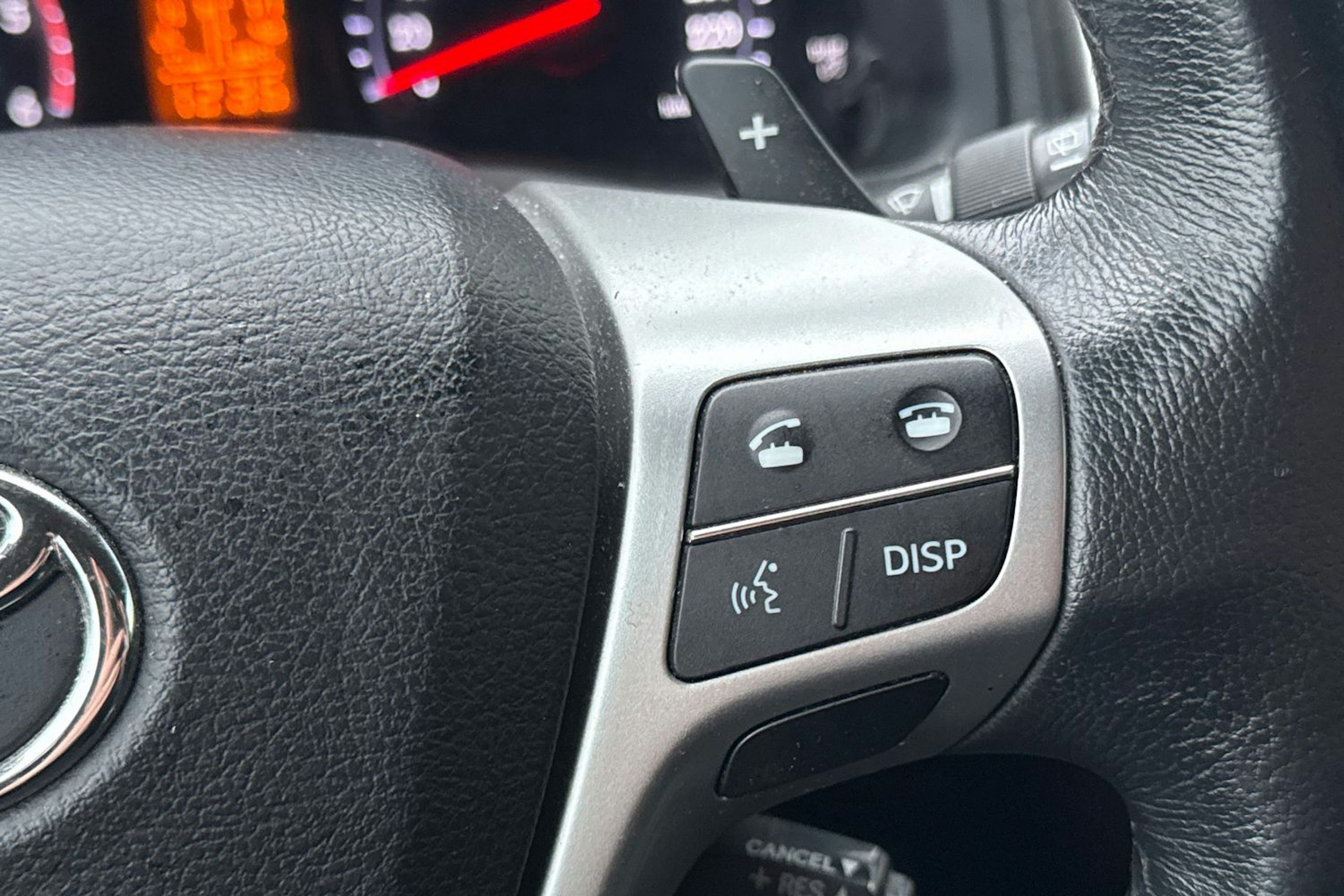 Musta Toyota AVENSIS 2014 kuva 24.