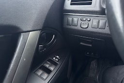 Musta Toyota AVENSIS 2014 kuva 26.