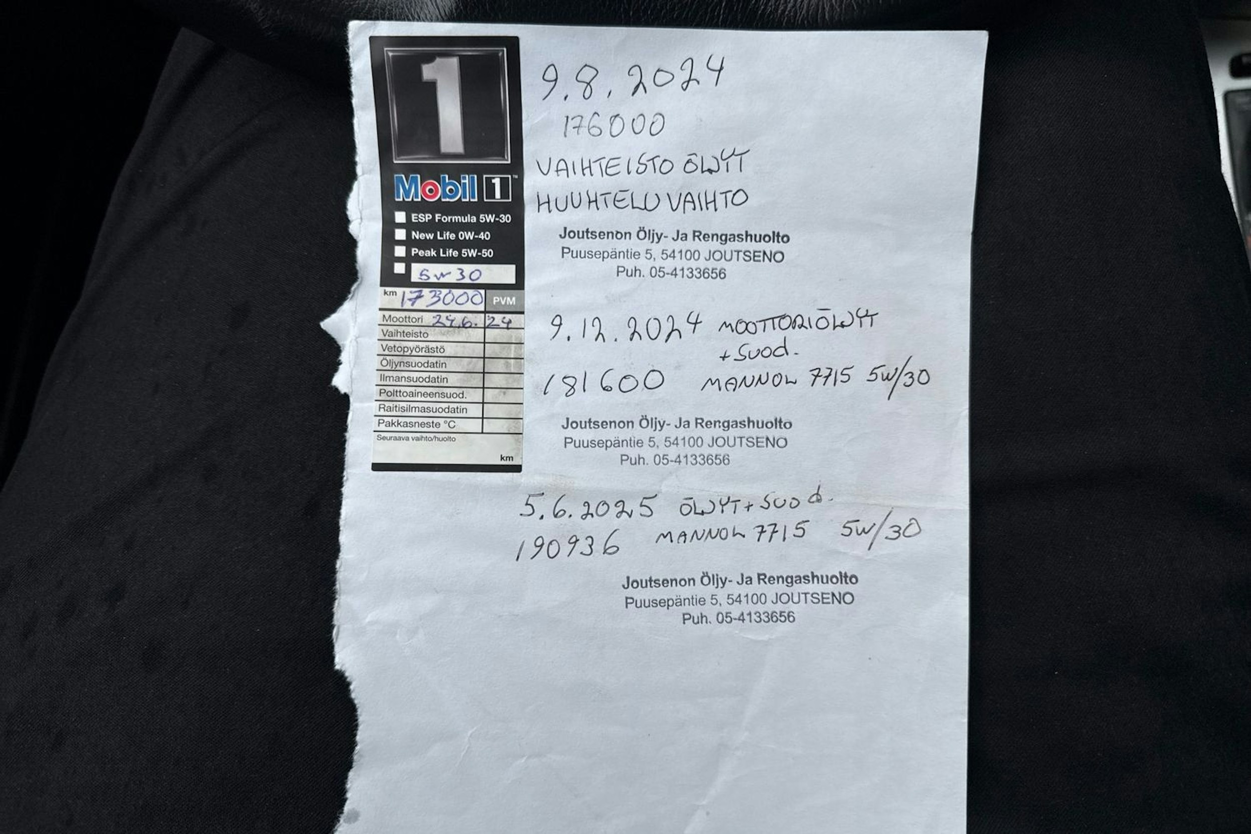 Musta Toyota AVENSIS 2014 kuva 29.