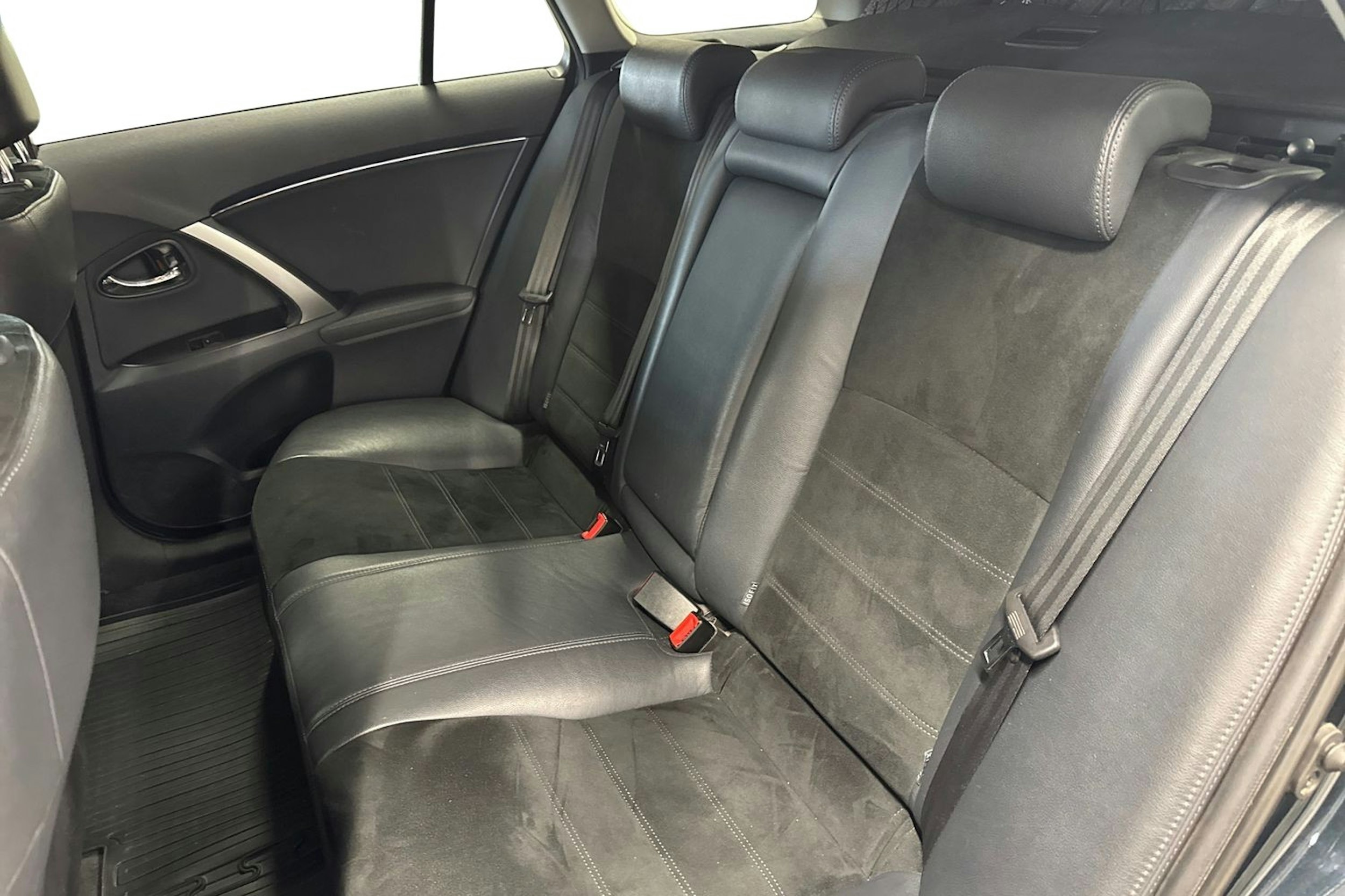 met. harmaa Toyota Avensis 2014 kuva 10.