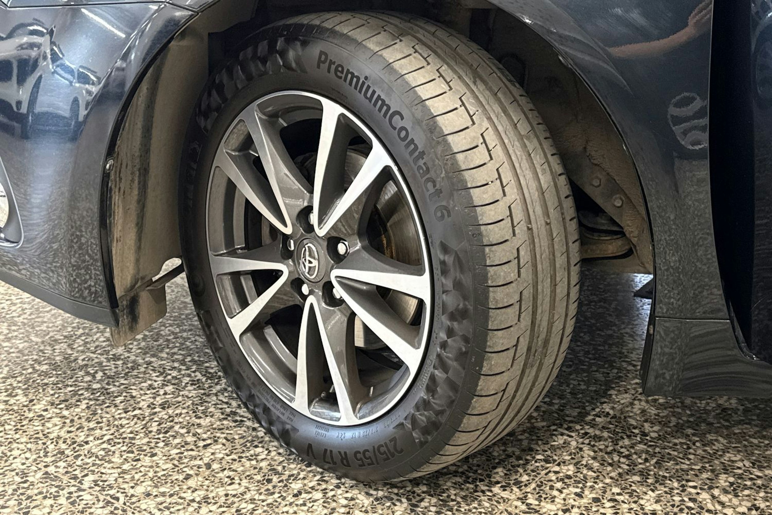 met. harmaa Toyota Avensis 2014 kuva 13.