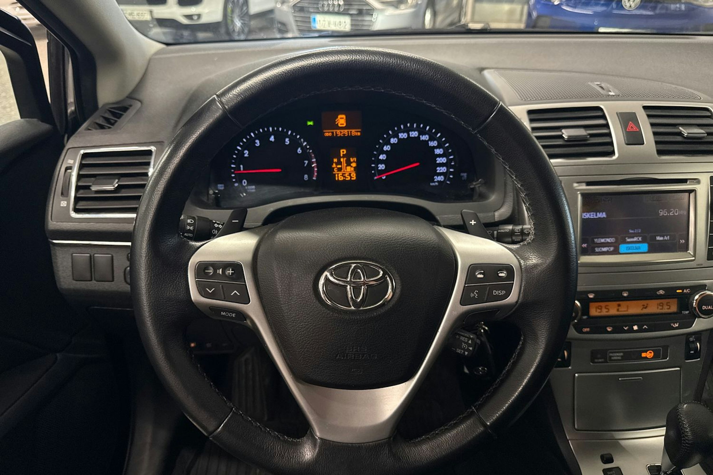 met. harmaa Toyota Avensis 2014 kuva 15.
