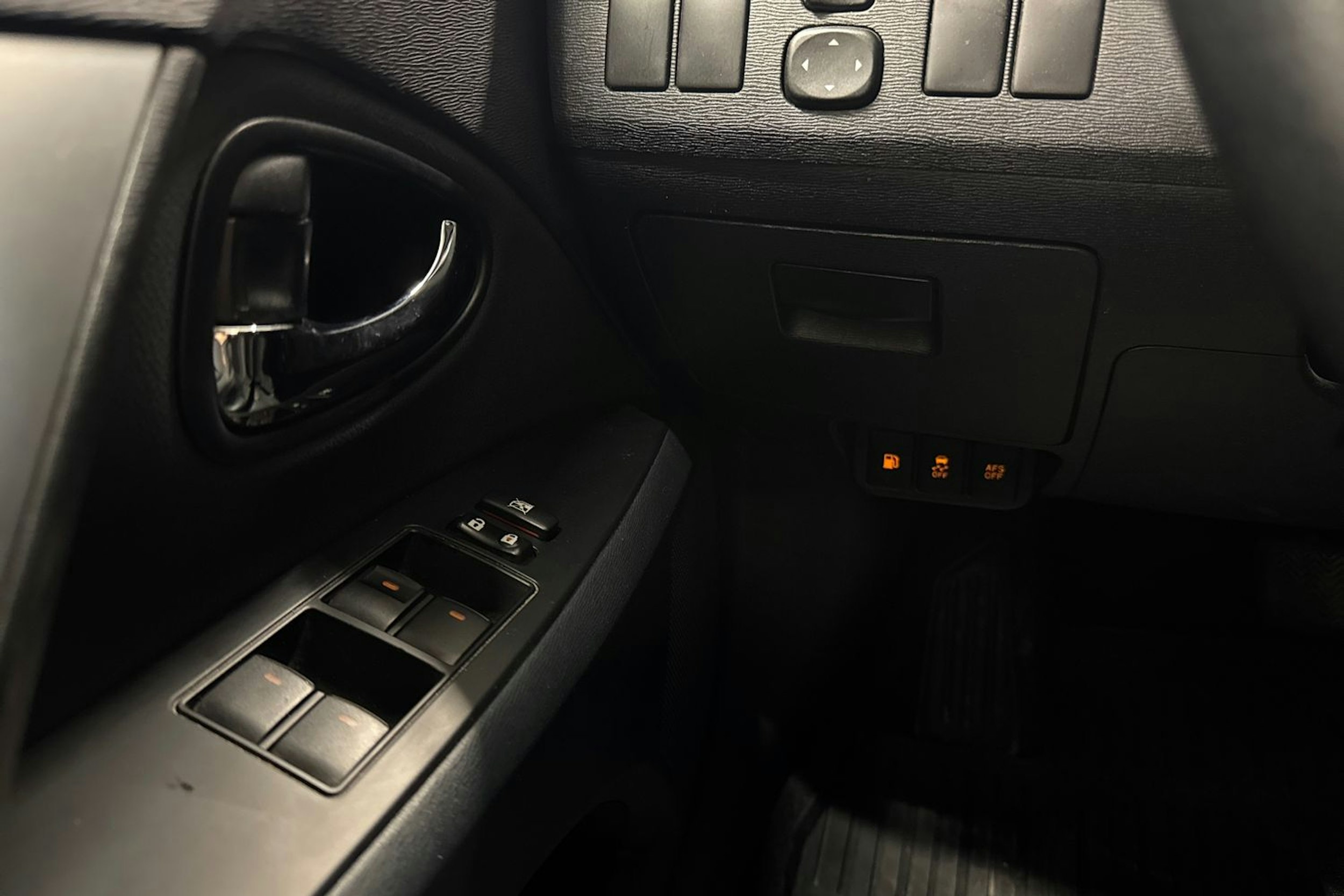 met. harmaa Toyota Avensis 2014 kuva 16.