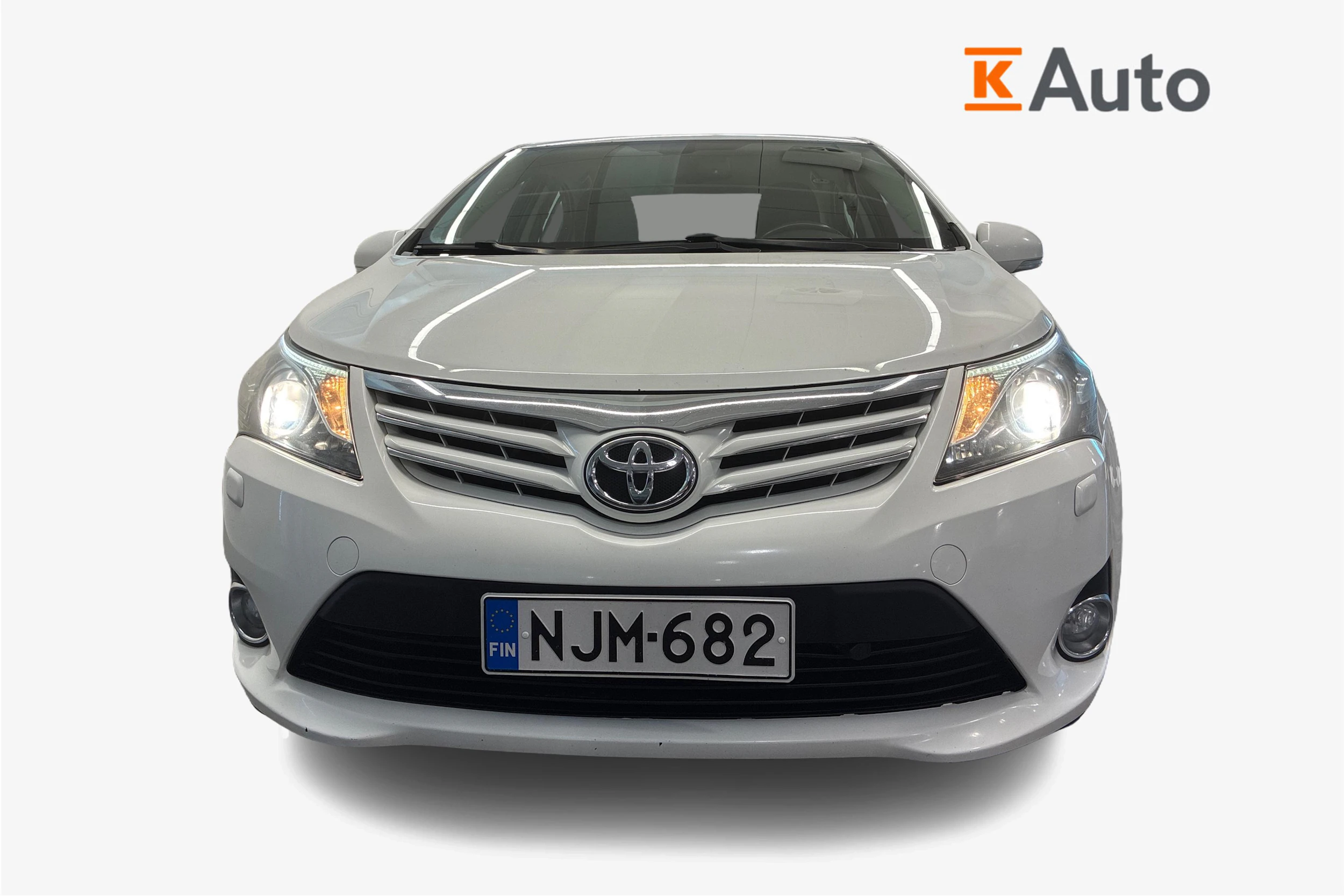 valkoinen Toyota Avensis 2014 kuva 4.