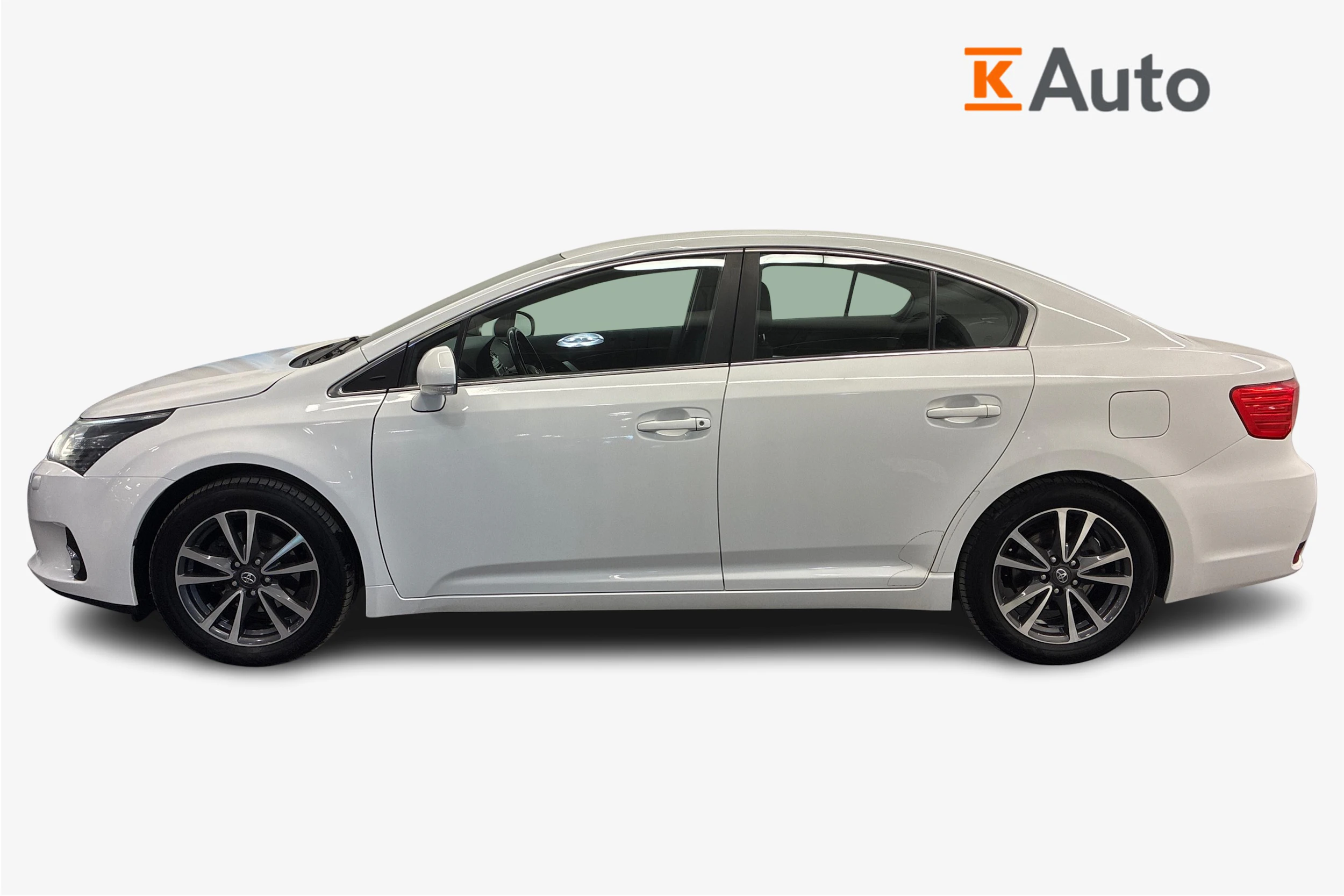 valkoinen Toyota Avensis 2014 kuva 5.