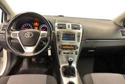 valkoinen Toyota Avensis 2014 kuva 7.