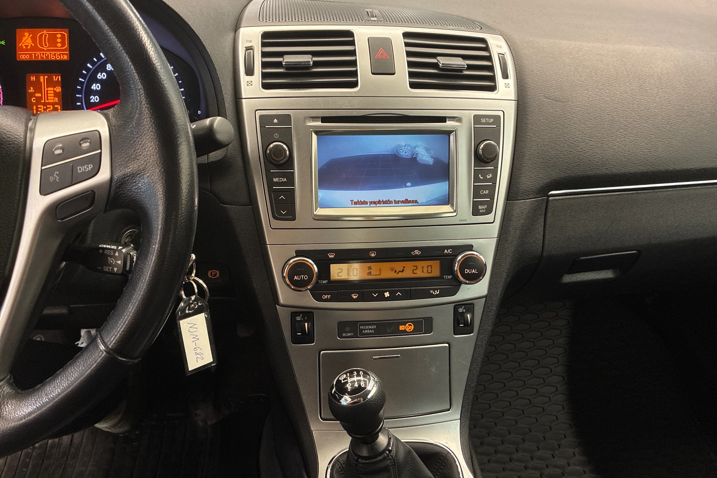 valkoinen Toyota Avensis 2014 kuva 12.