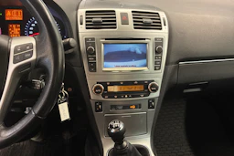 valkoinen Toyota Avensis 2014 kuva 12.