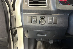 valkoinen Toyota Avensis 2014 kuva 13.