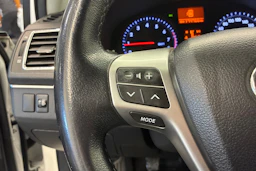 valkoinen Toyota Avensis 2014 kuva 14.