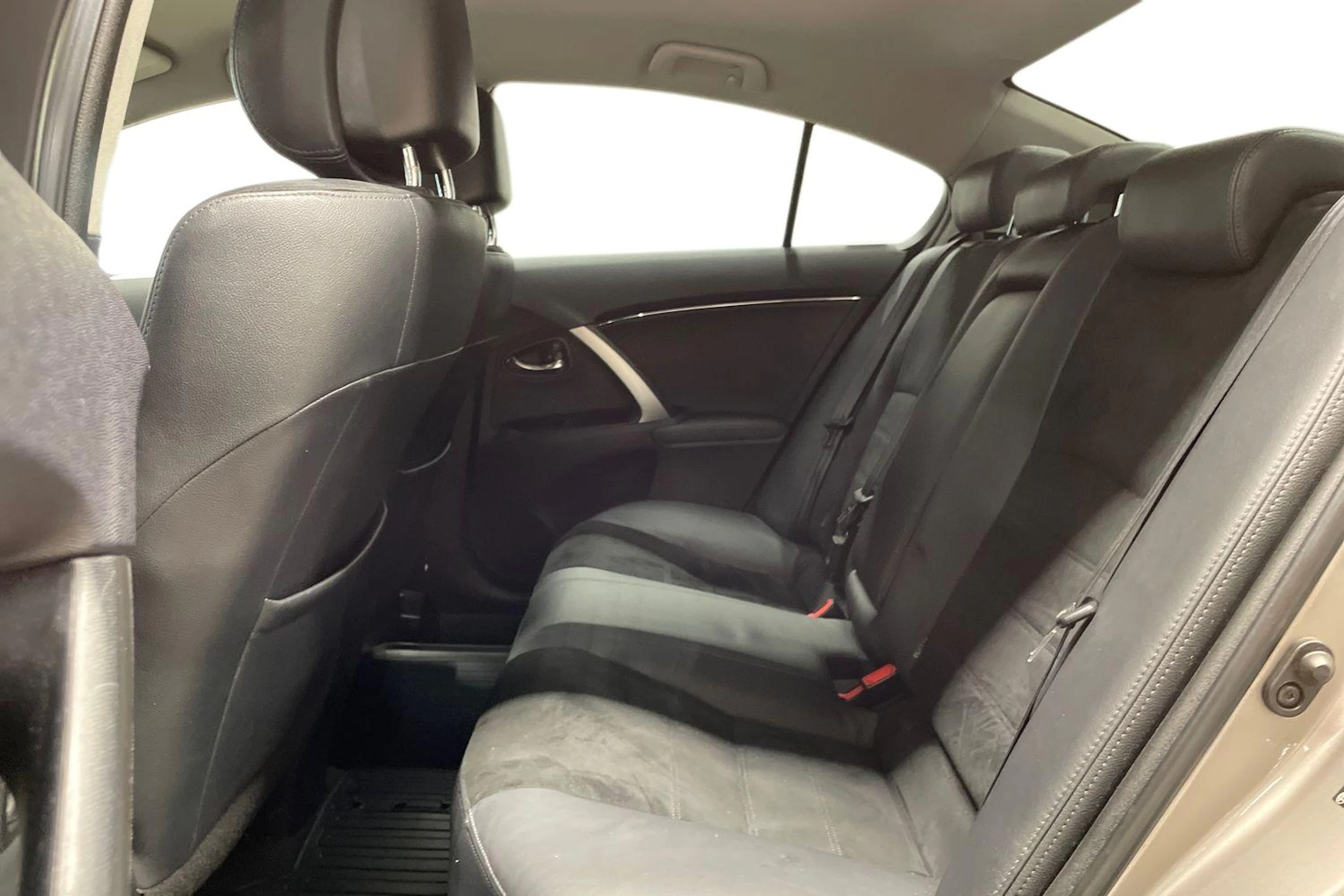 ruskea (beige) Toyota Avensis 2014 kuva 8.