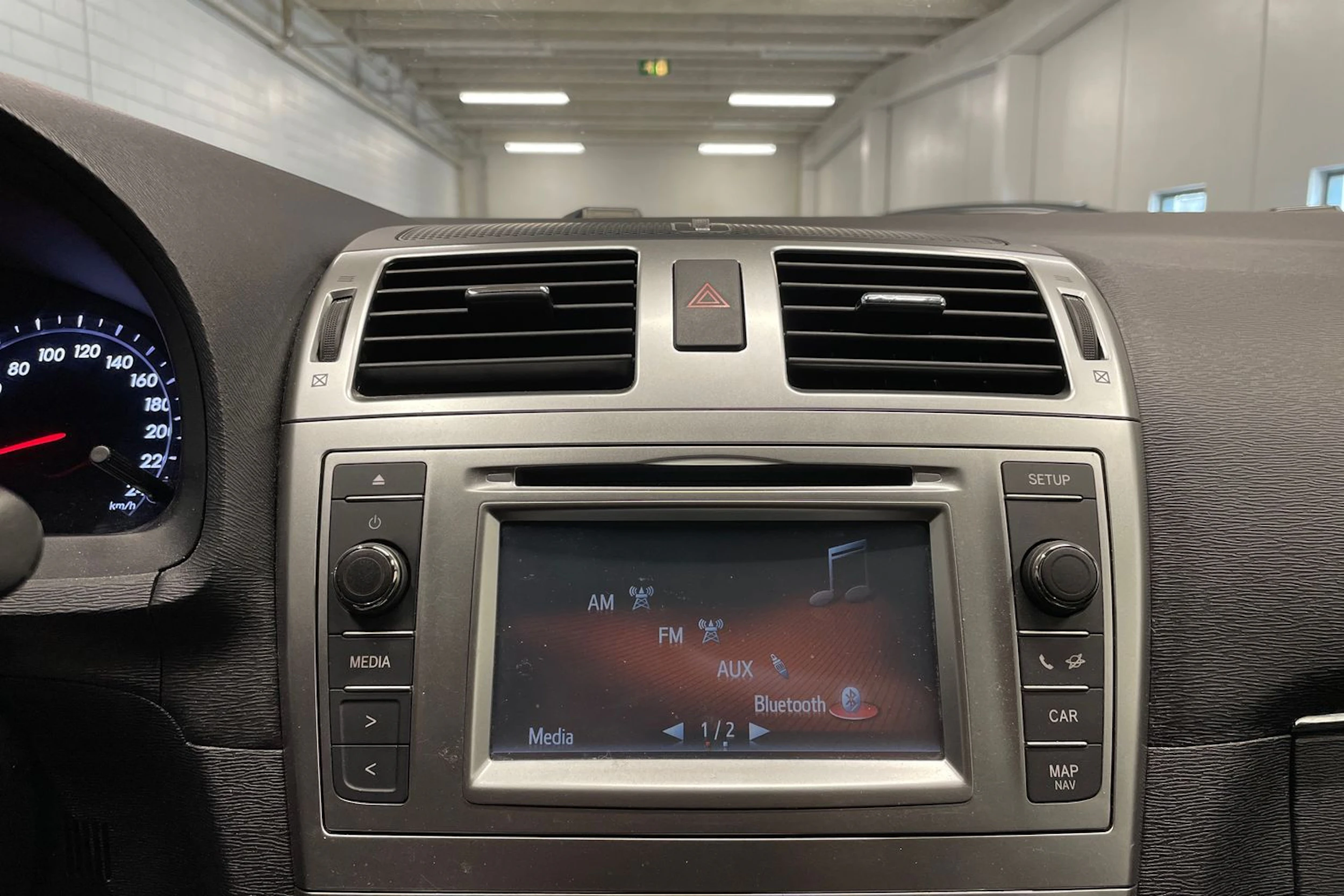 ruskea (beige) Toyota Avensis 2014 kuva 14.