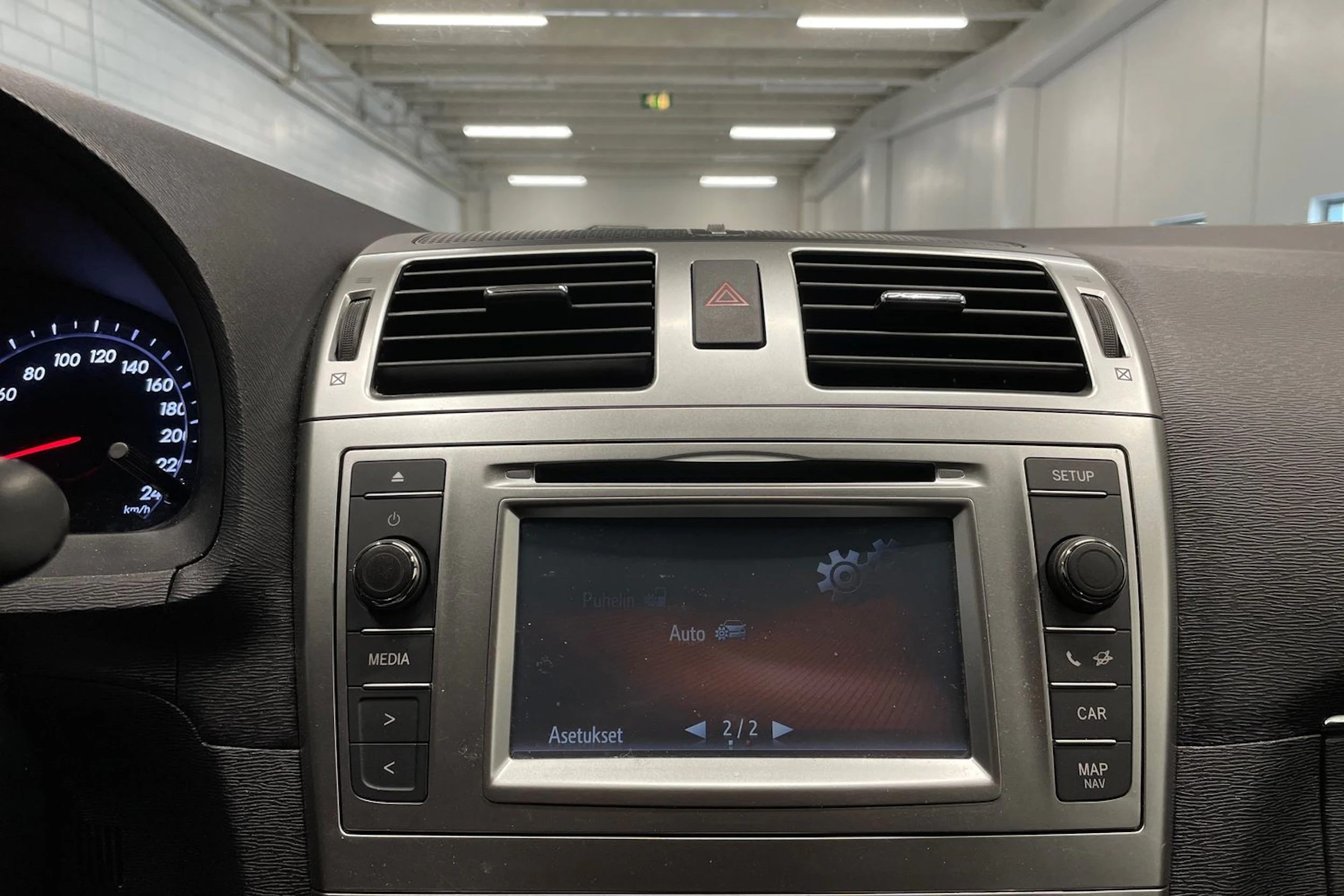 ruskea (beige) Toyota Avensis 2014 kuva 15.