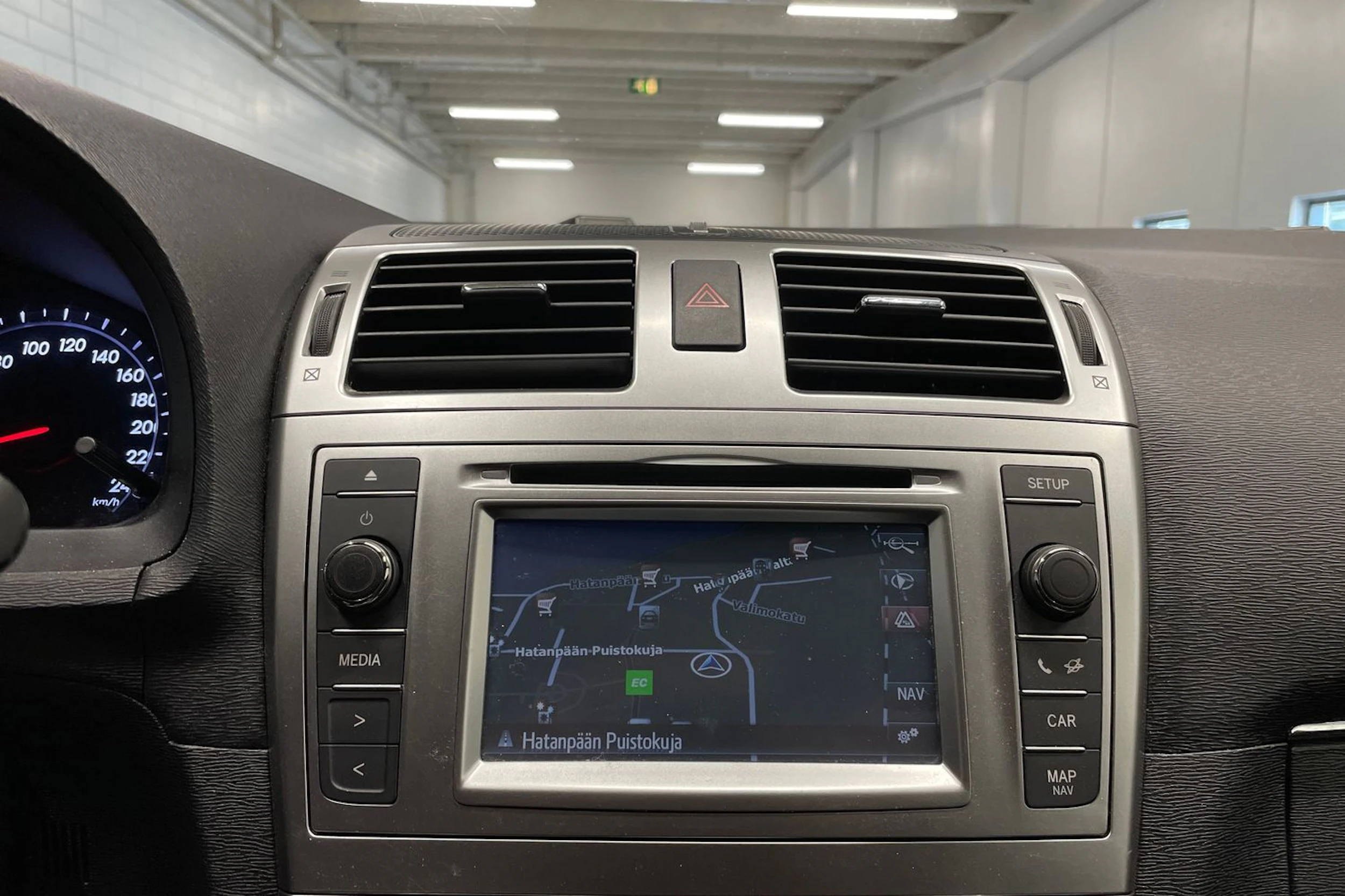 ruskea (beige) Toyota Avensis 2014 kuva 16.