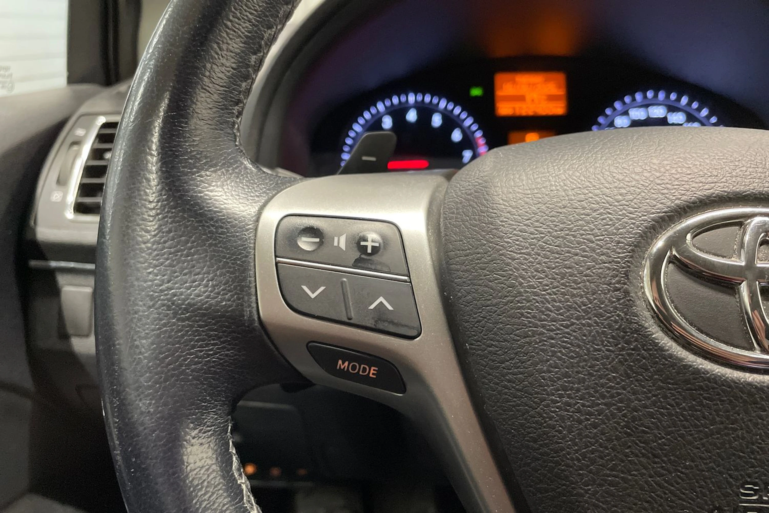 ruskea (beige) Toyota Avensis 2014 kuva 20.