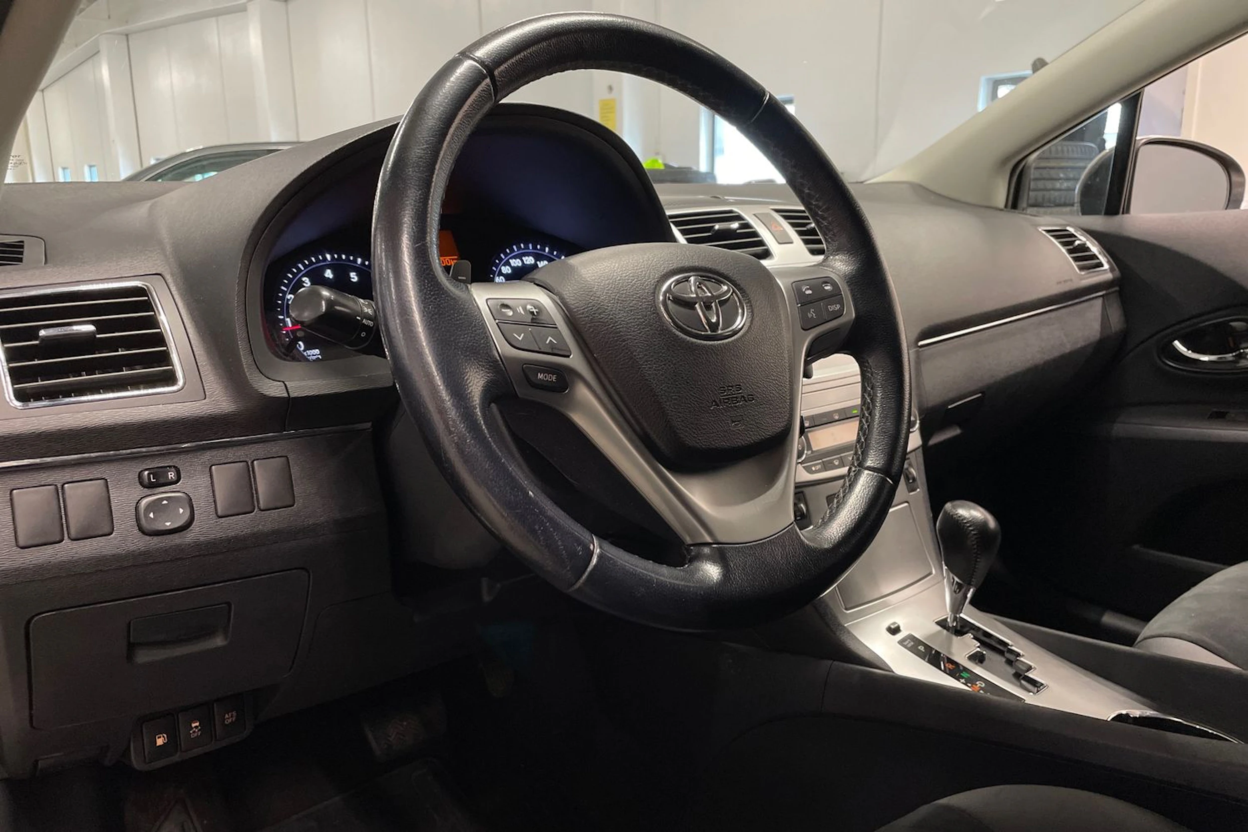 ruskea (beige) Toyota Avensis 2014 kuva 22.